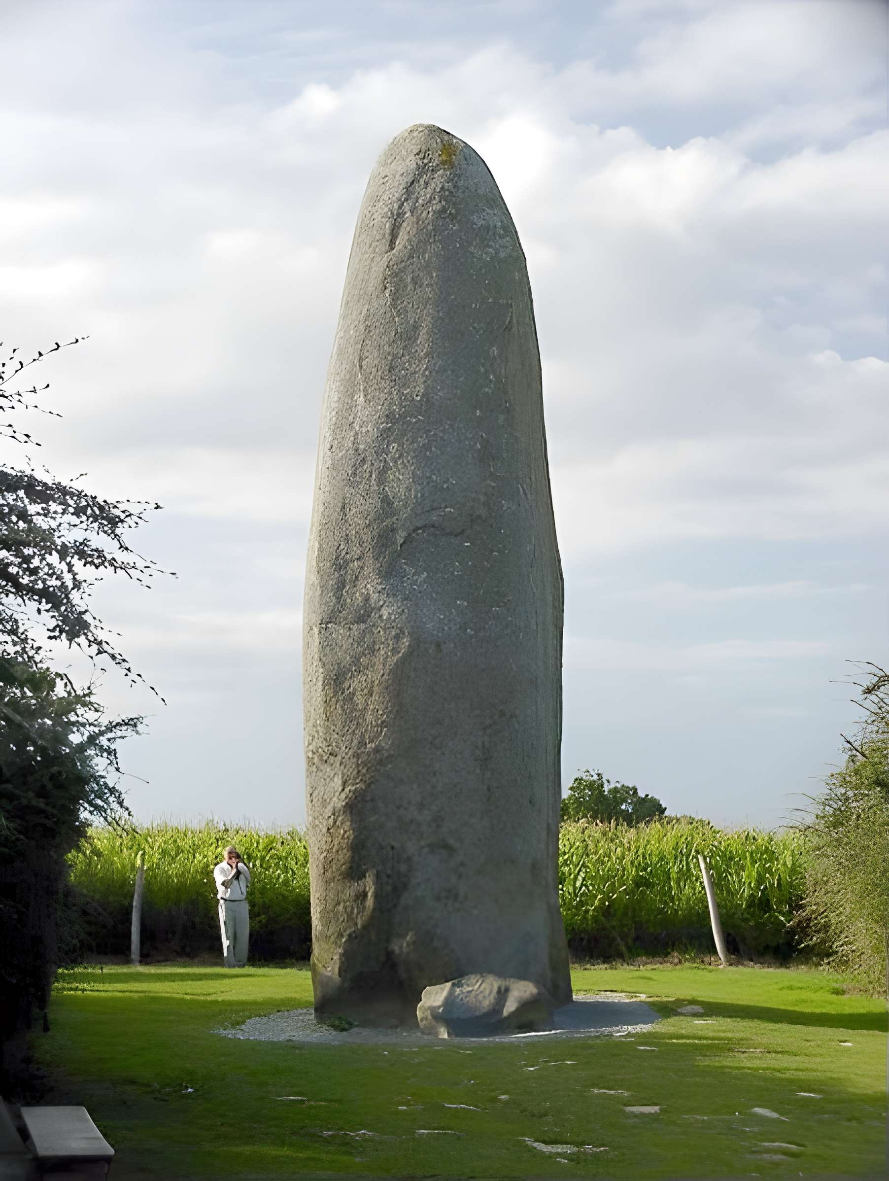 Menhir de Champ-Dolent à Dol-de-Bretagne
