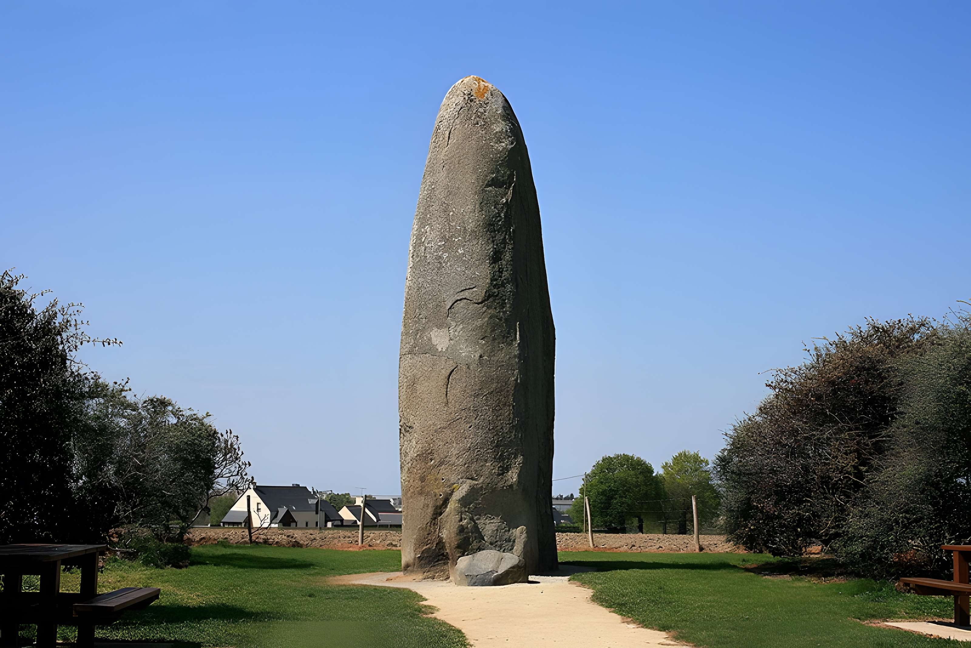 Menhir de Champ-Dolent à Dol-de-Bretagne