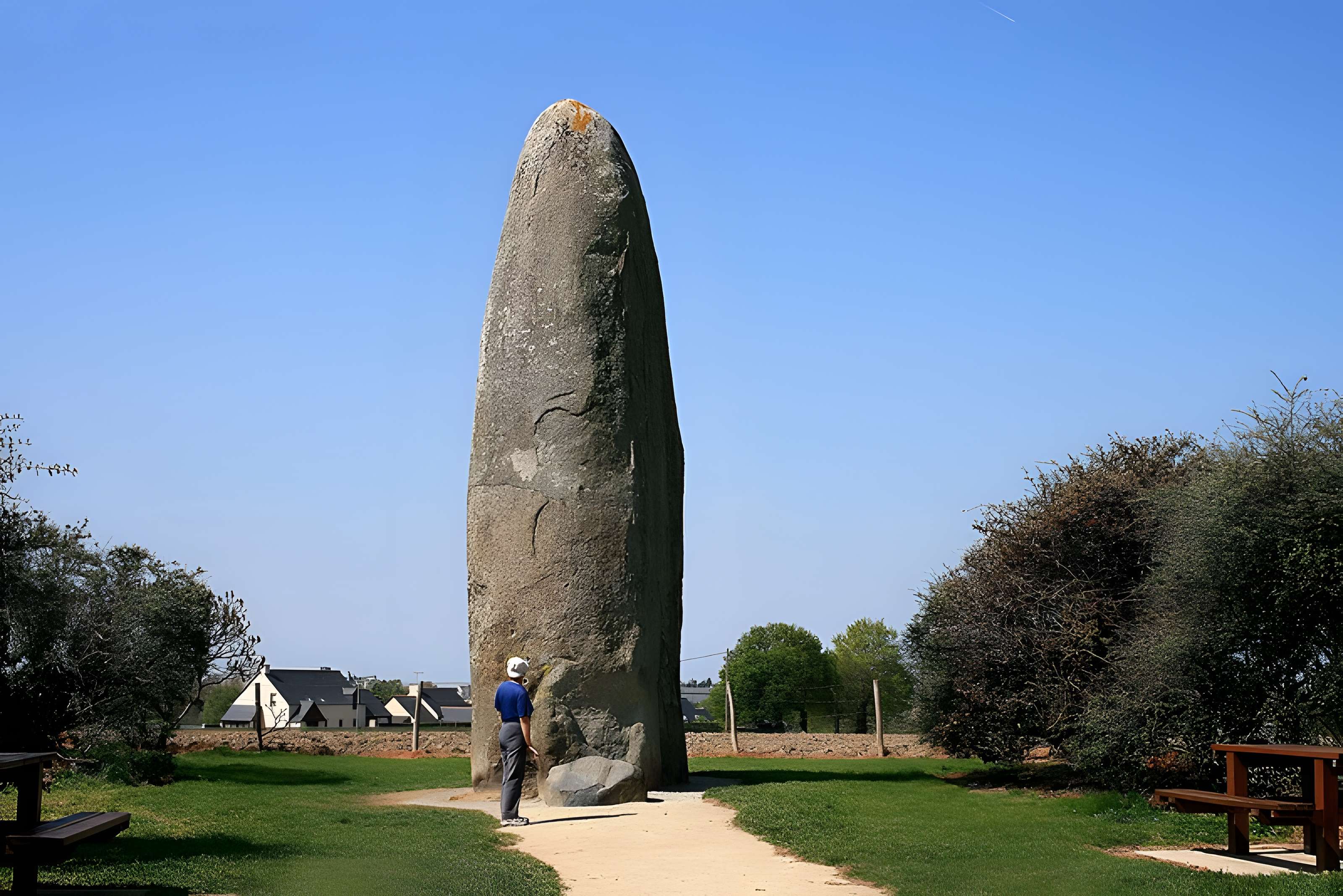 Menhir de Champ-Dolent à Dol-de-Bretagne