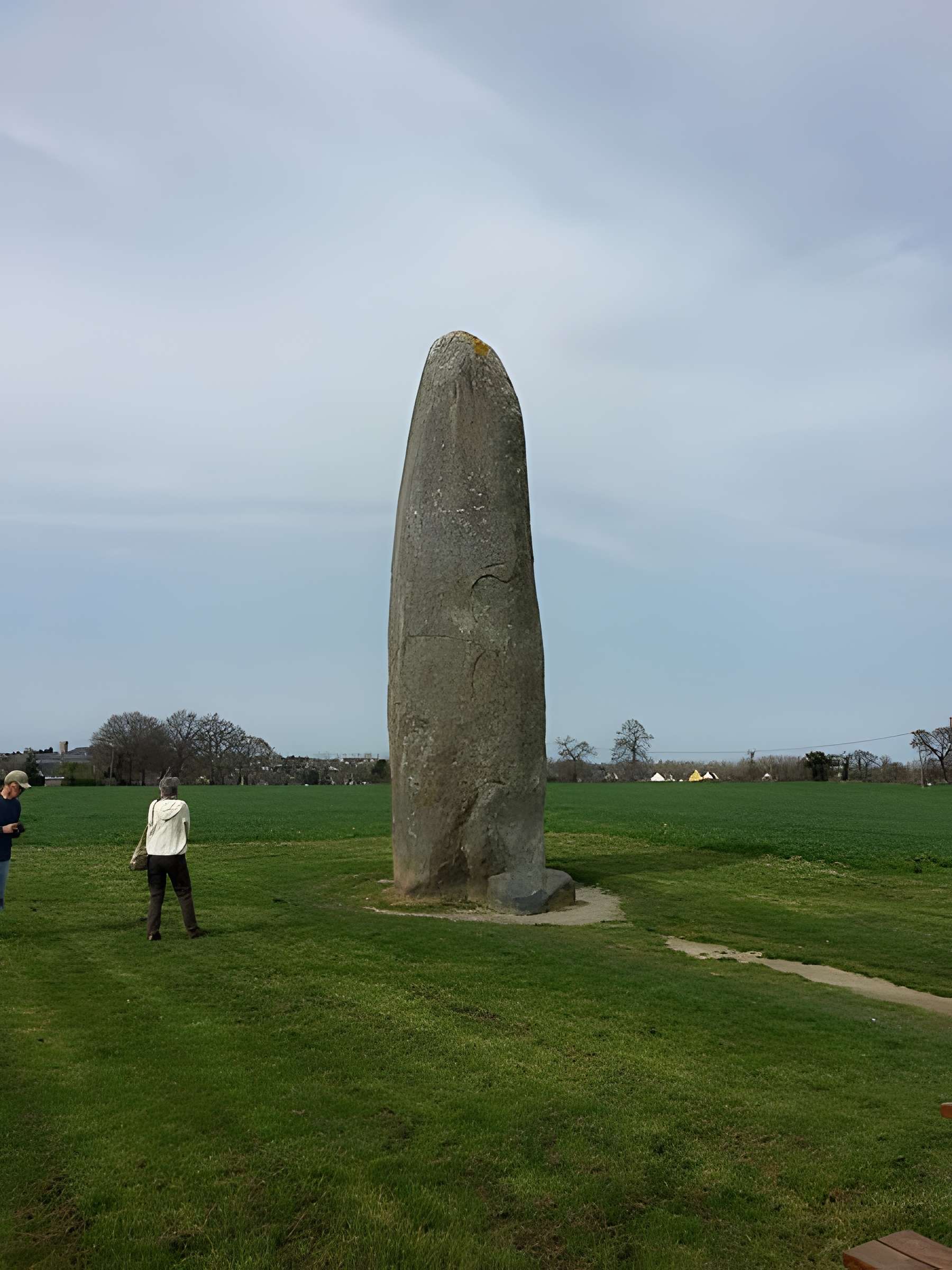 Menhir de Champ-Dolent à Dol-de-Bretagne