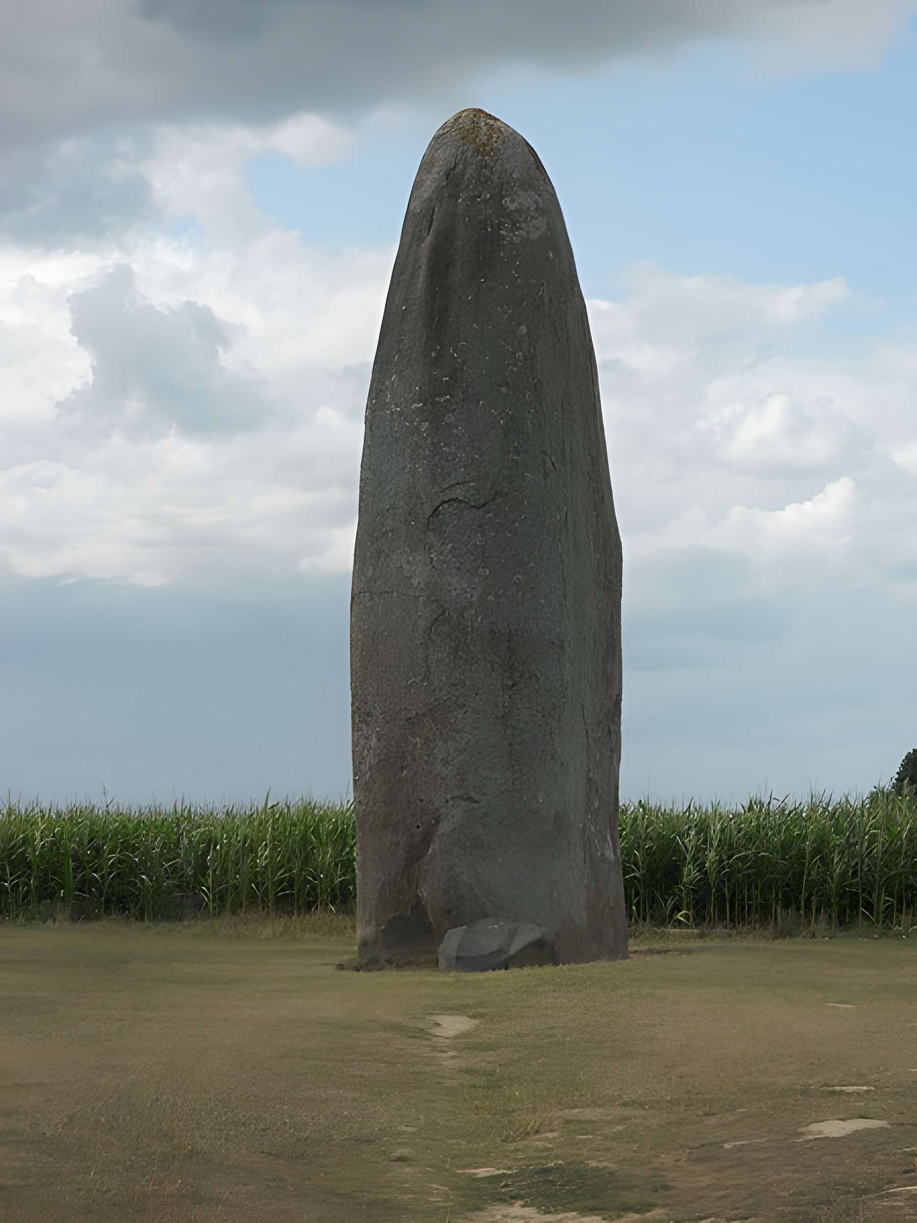 Menhir de Champ-Dolent à Dol-de-Bretagne