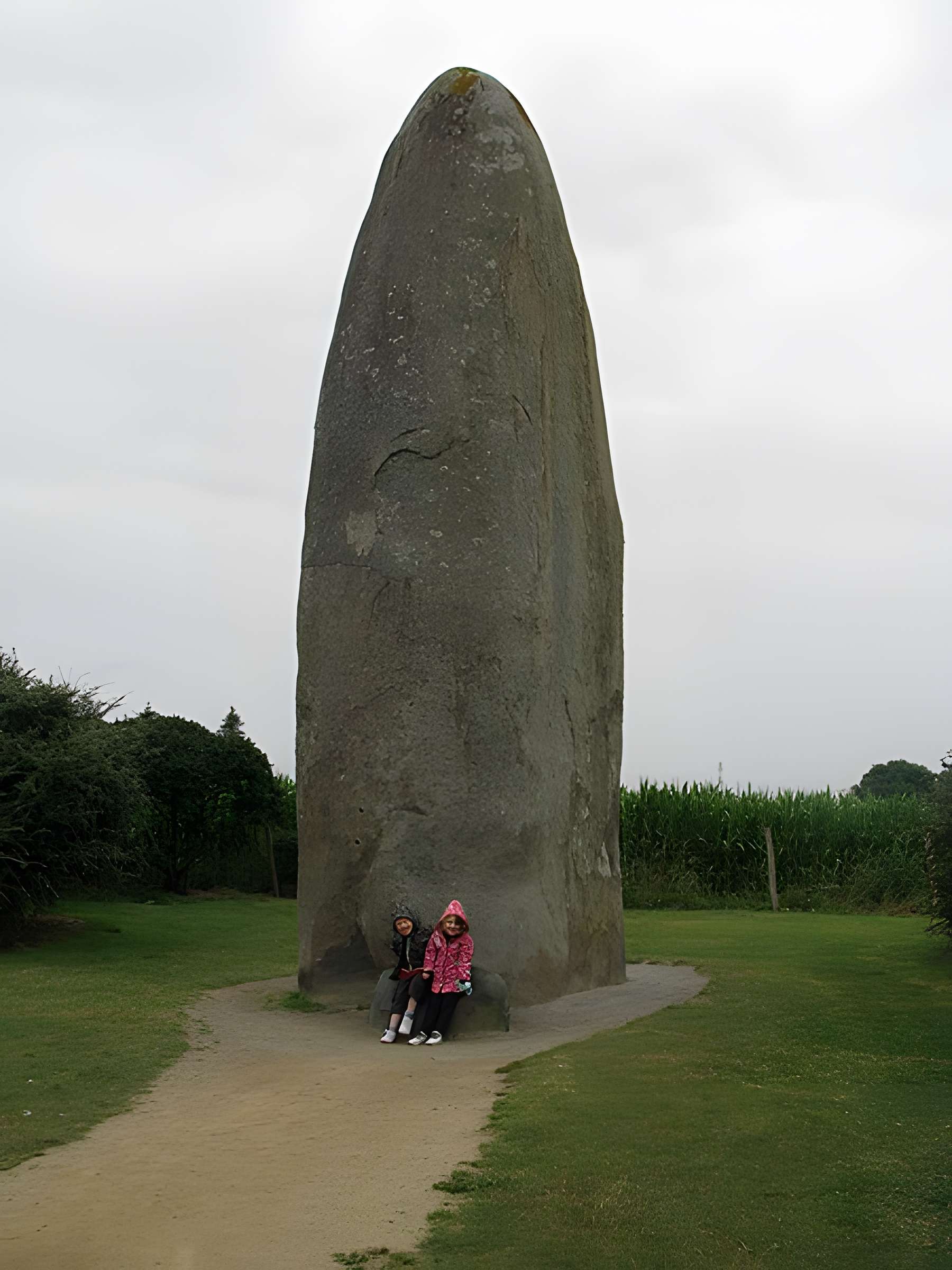 Menhir de Champ-Dolent à Dol-de-Bretagne
