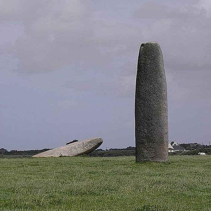 Photo de Menhir de Kergadiou à Plourin