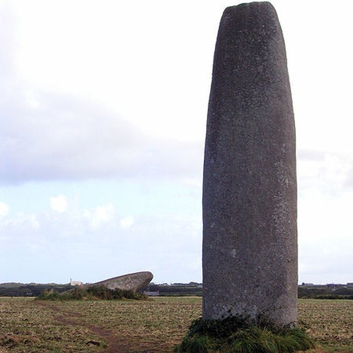 Photo de Menhir de Kergadiou à Plourin