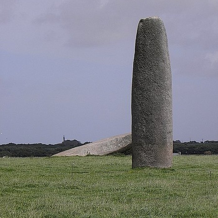 Photo de Menhir de Kergadiou à Plourin