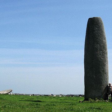 Menhir de Kergadiou à Plourin