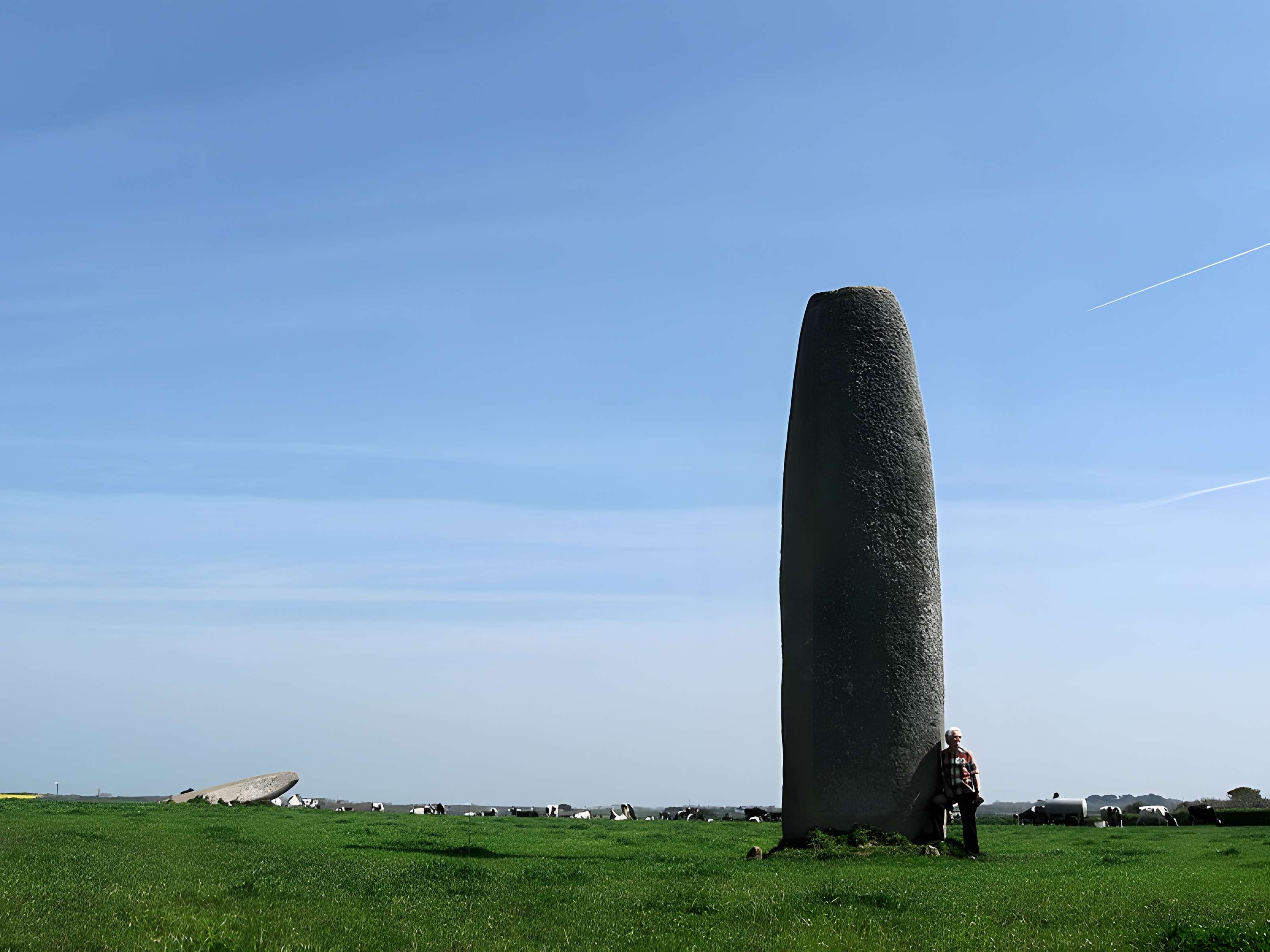 Menhir de Kergadiou à Plourin