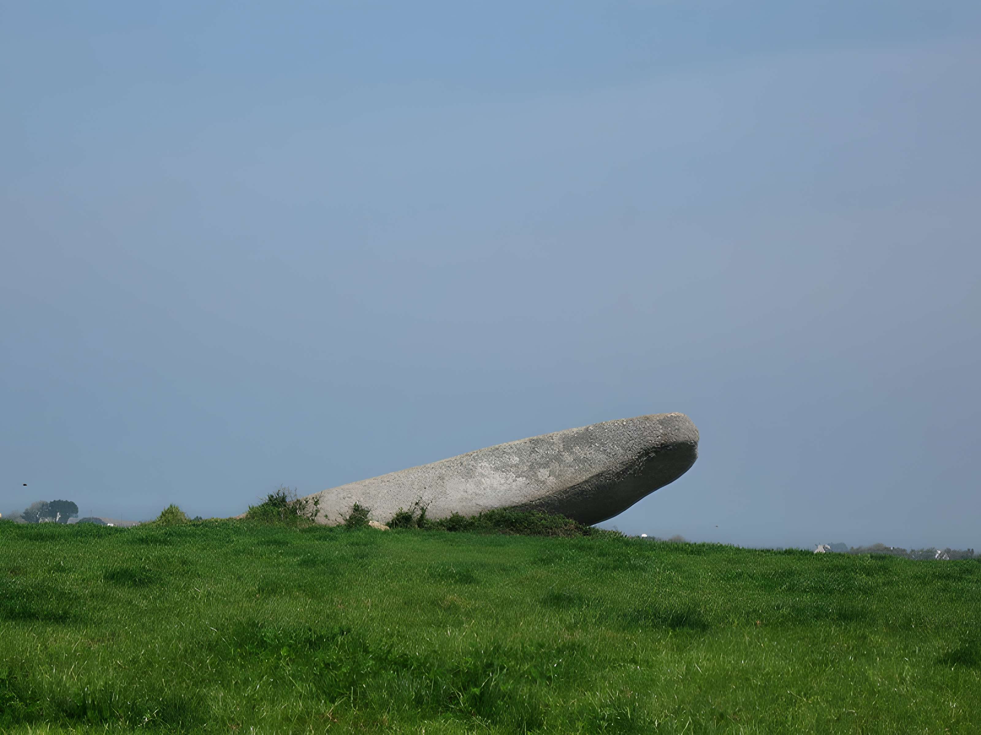 Menhir de Kergadiou à Plourin
