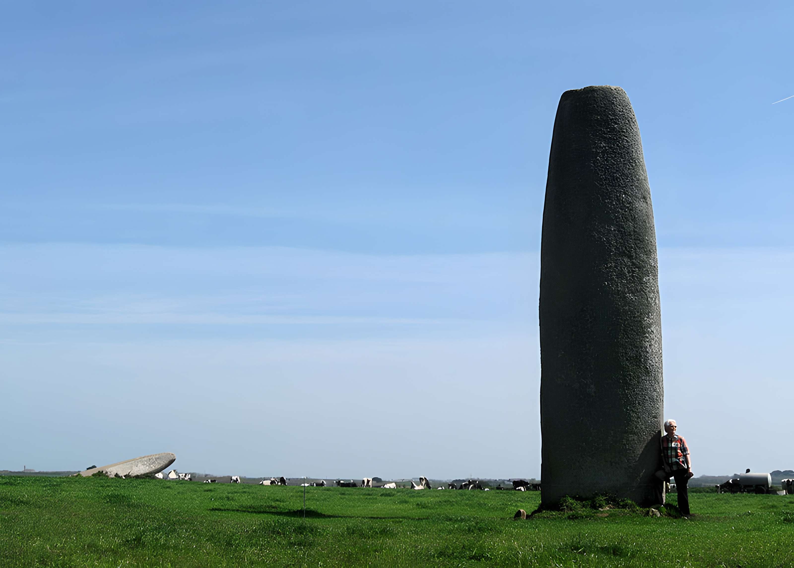 Menhir de Kergadiou à Plourin