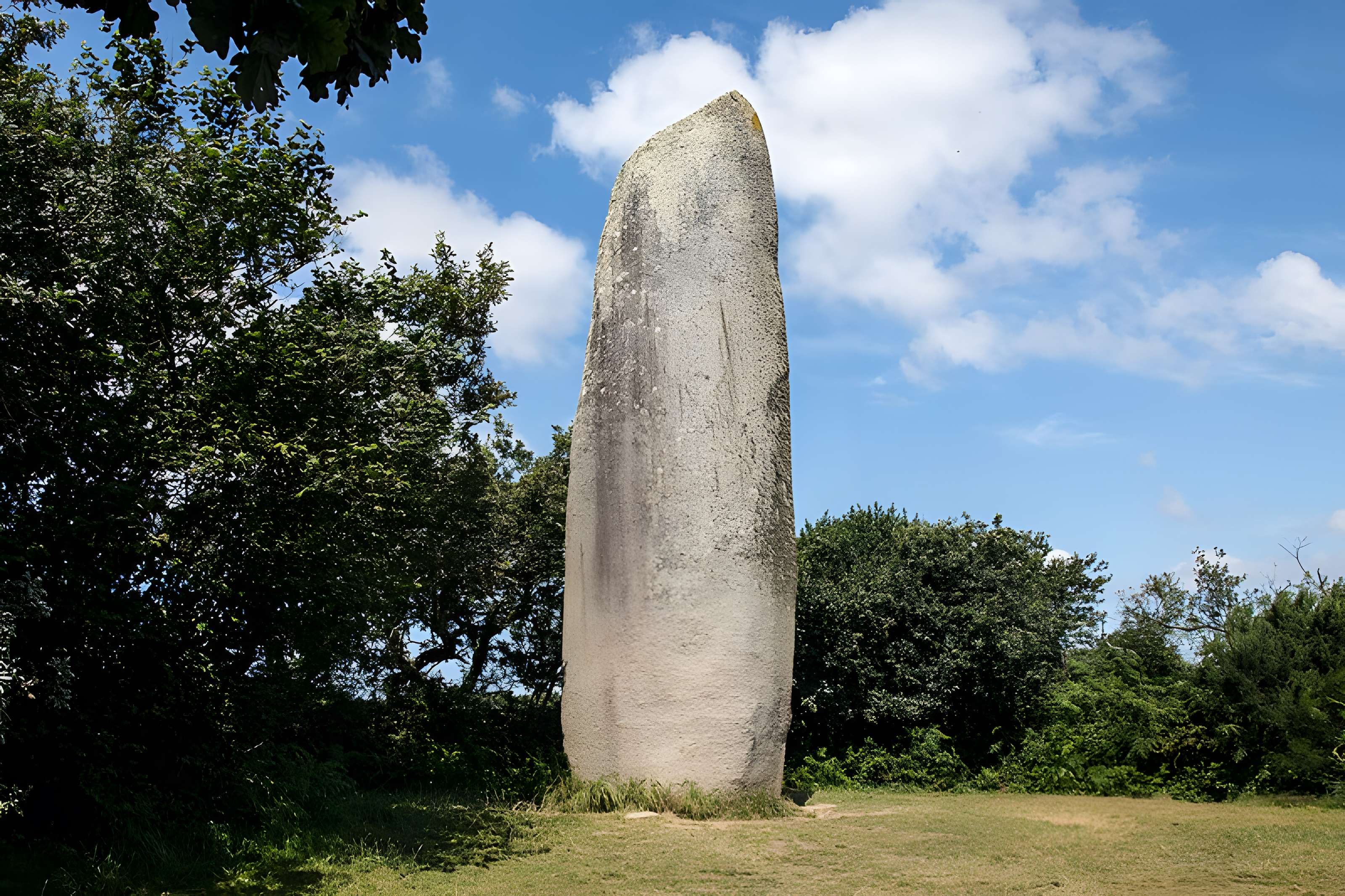 Menhir de Kerveatoux, ou de Kerloas