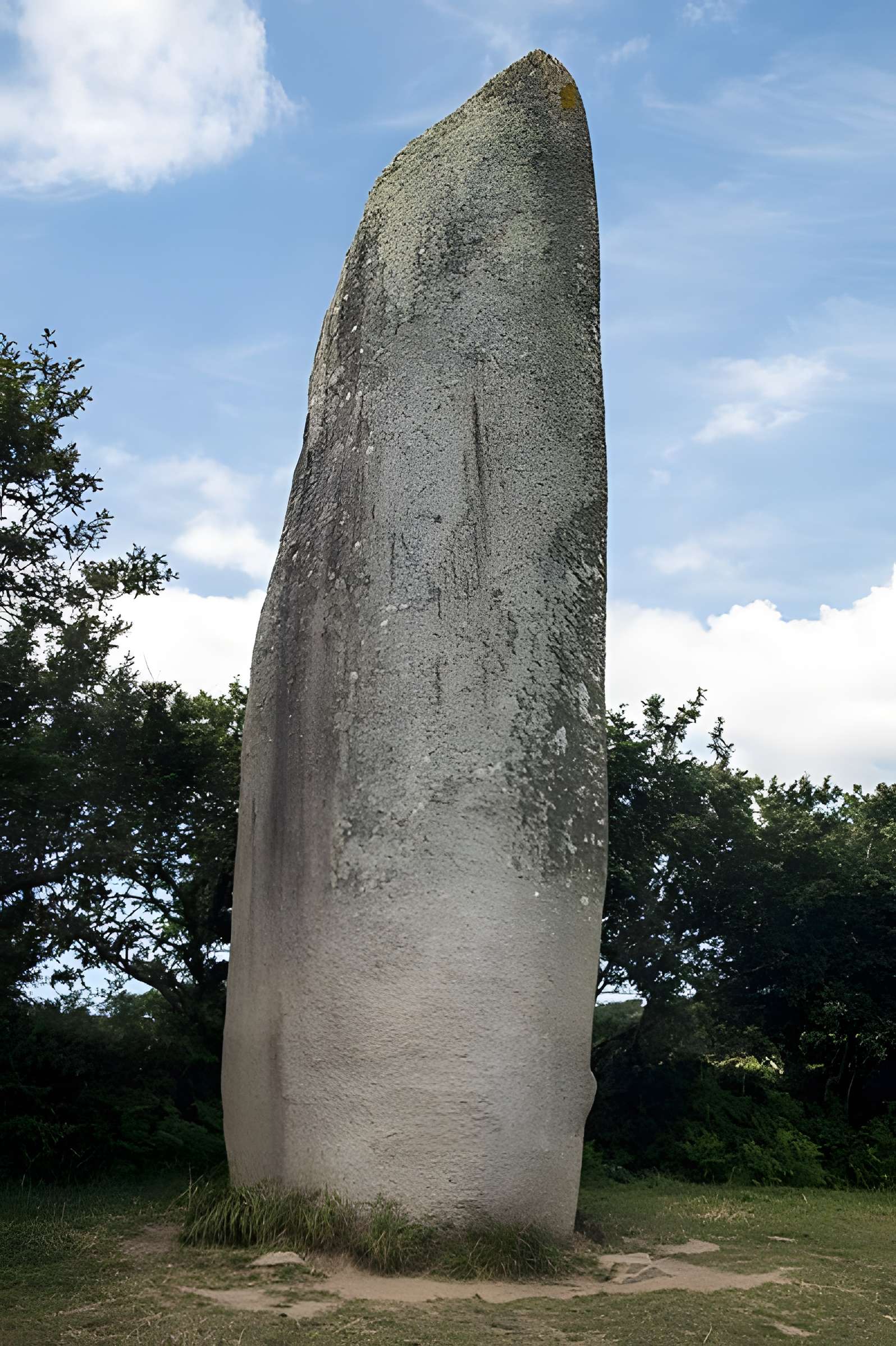 Menhir de Kerveatoux, ou de Kerloas