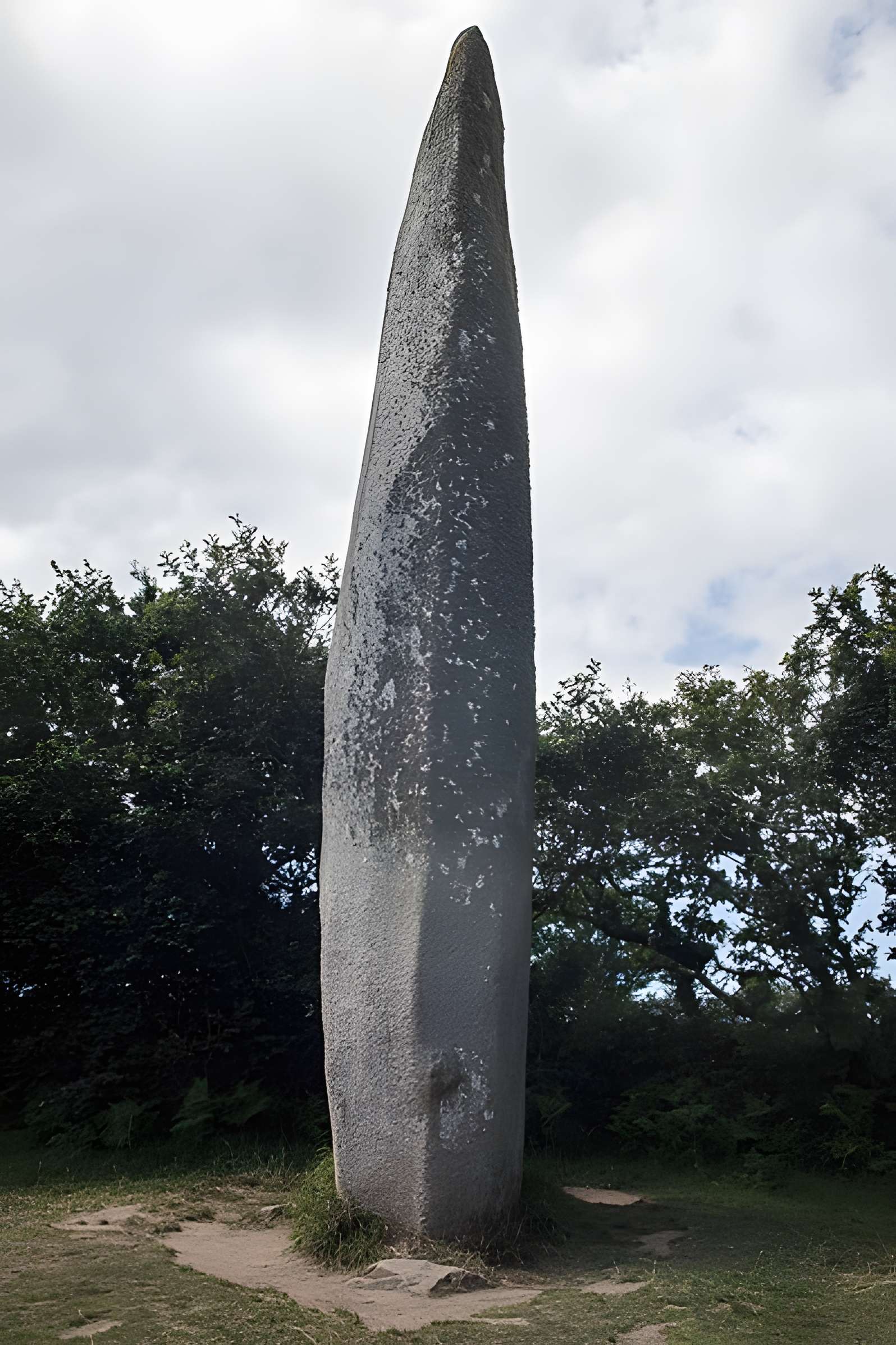 Menhir de Kerveatoux, ou de Kerloas