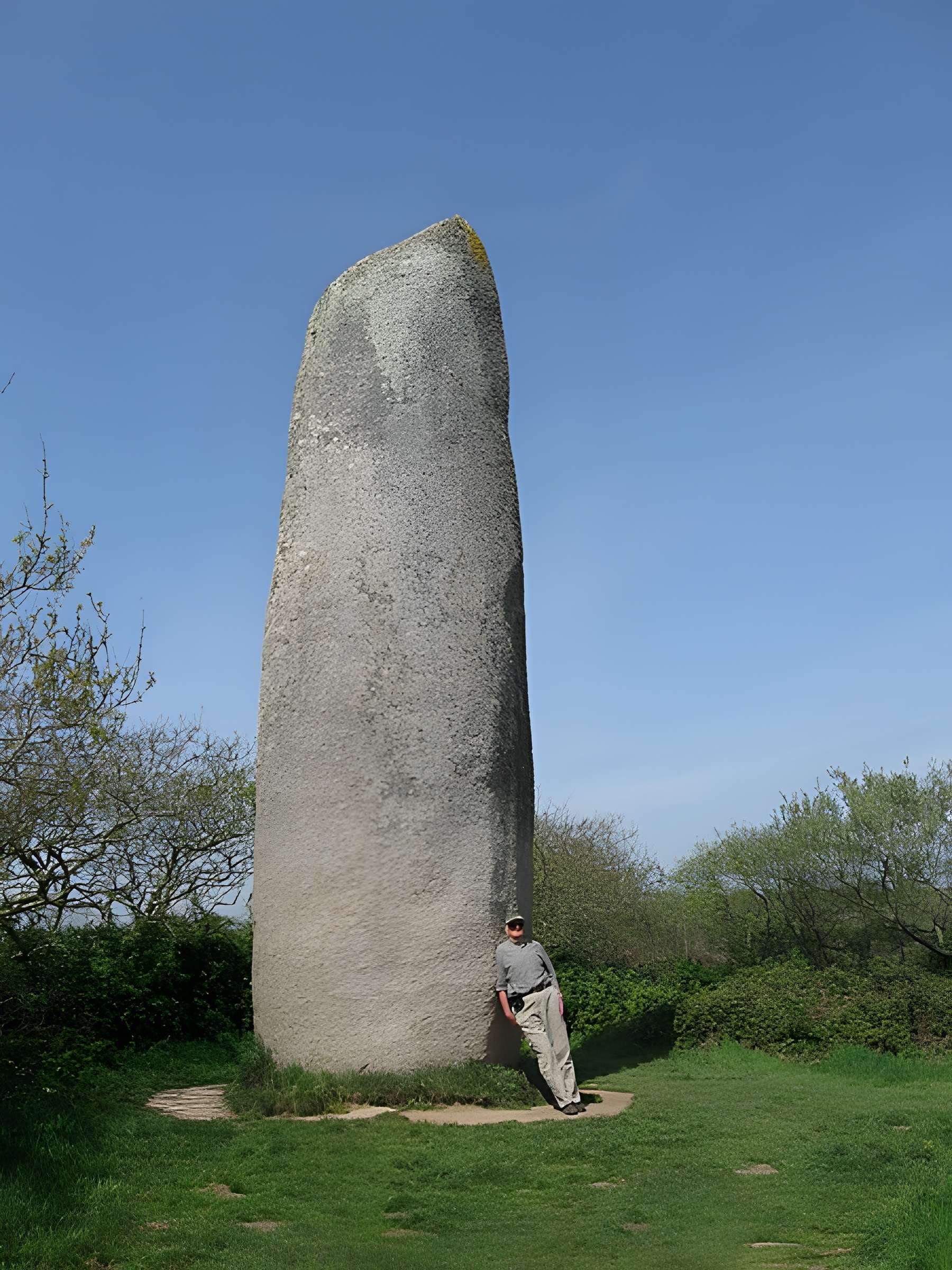 Menhir de Kerveatoux, ou de Kerloas