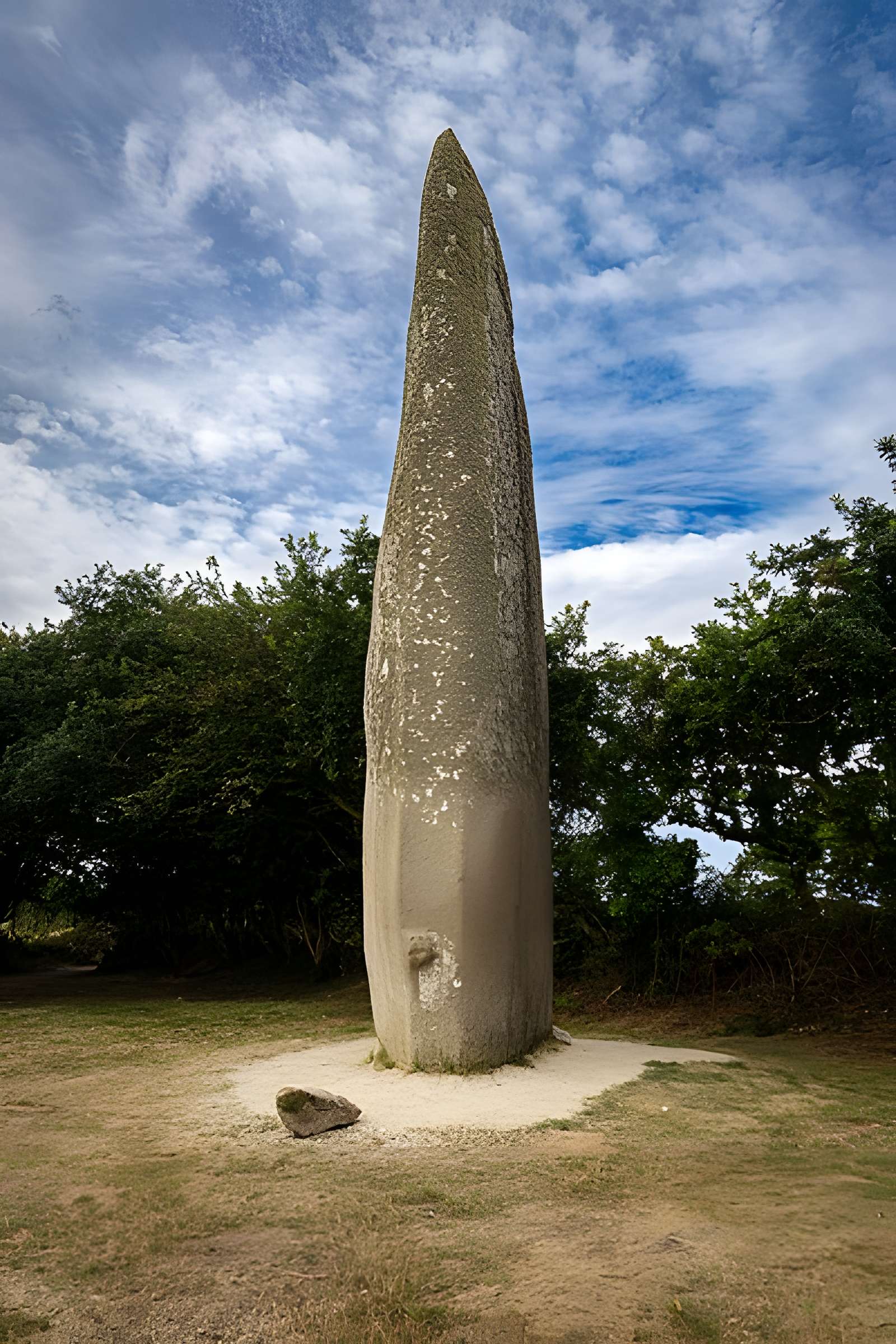 Menhir de Kerveatoux, ou de Kerloas