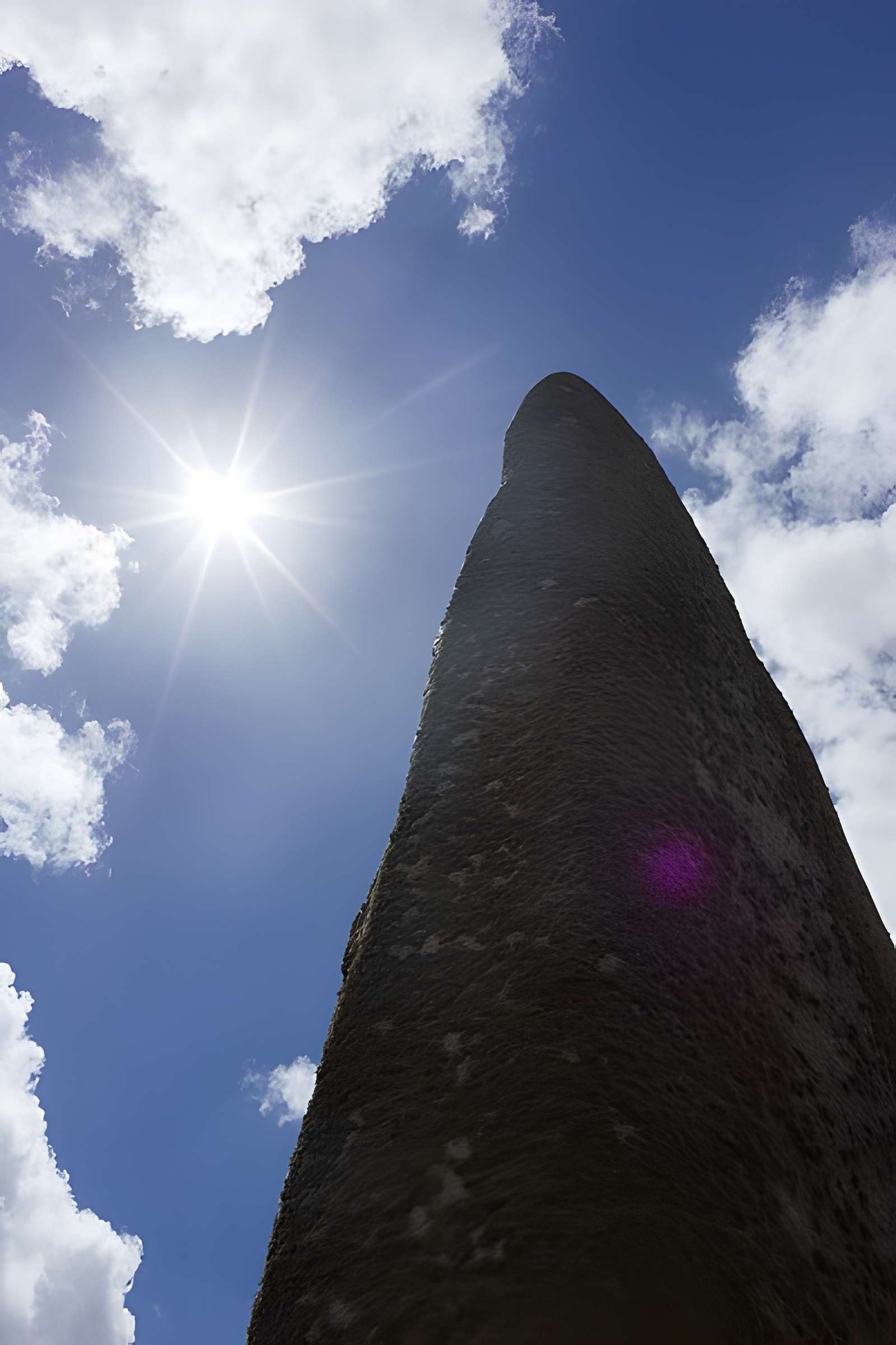 Menhir de Kerveatoux, ou de Kerloas