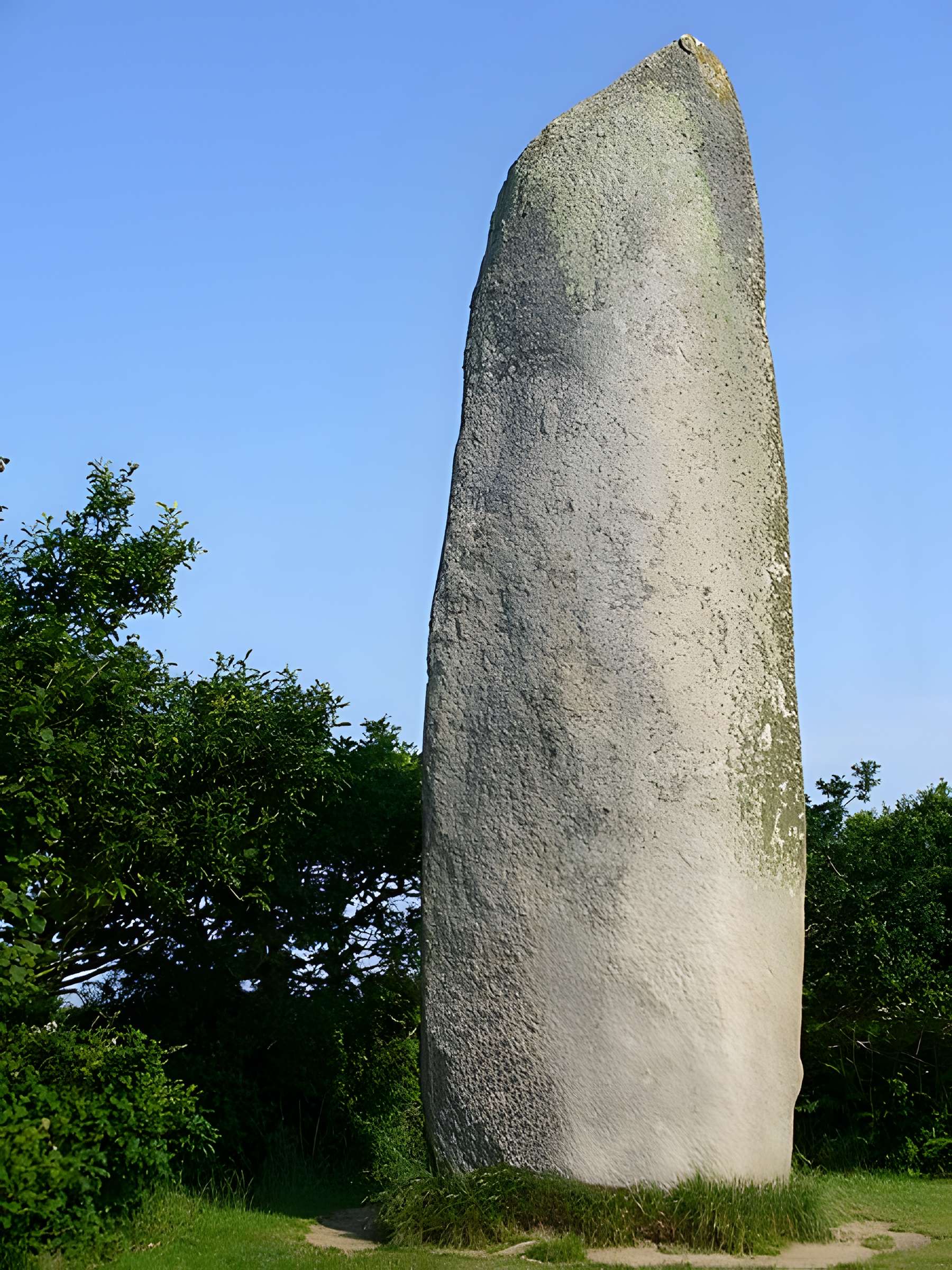 Menhir de Kerveatoux, ou de Kerloas