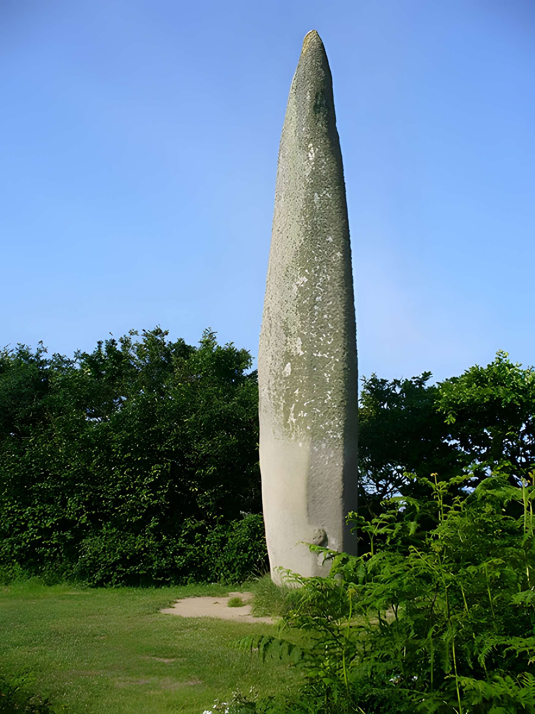 Menhir de Kerveatoux, ou de Kerloas