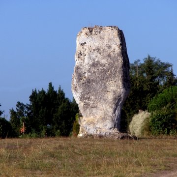 Menhir de Peyrefitte à Saint-Sulpice-de-Faleyrens