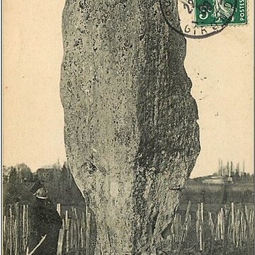 Menhir de Peyrefitte à Saint-Sulpice-de-Faleyrens