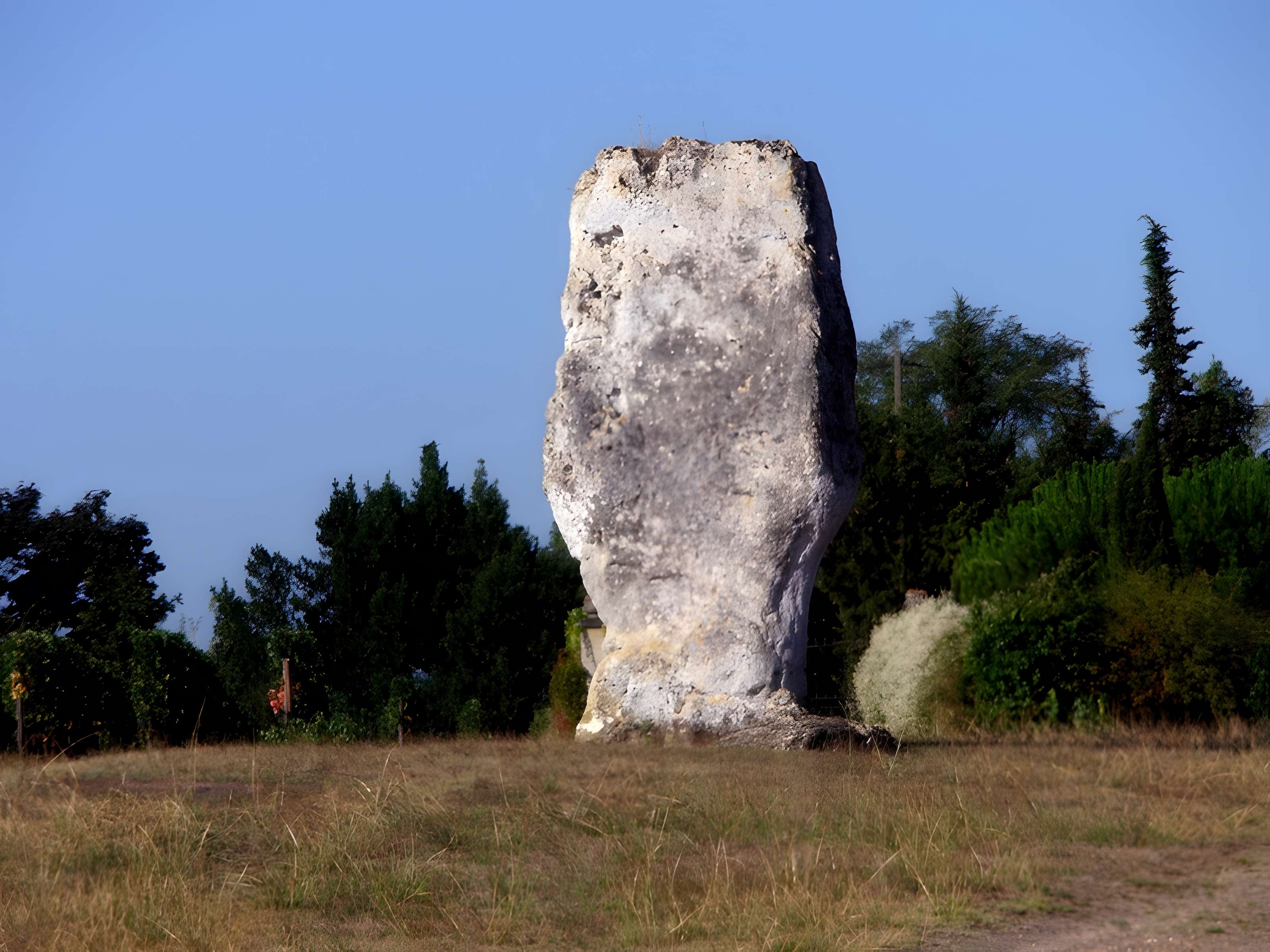 Menhir de Peyrefitte à Saint-Sulpice-de-Faleyrens