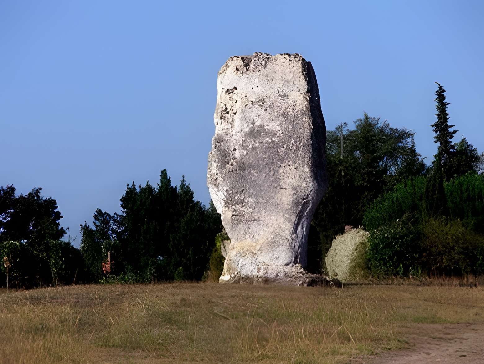 Menhir de Peyrefitte à Saint-Sulpice-de-Faleyrens 