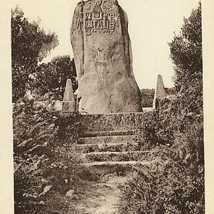 Photo de Menhir de Saint-Uzec à Pleumeur-Bodou