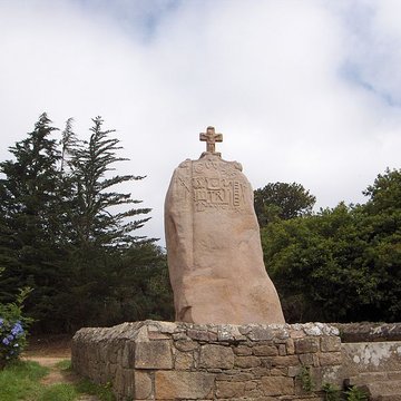 Menhir de Saint-Uzec à Pleumeur-Bodou
