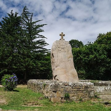 Menhir de Saint-Uzec à Pleumeur-Bodou