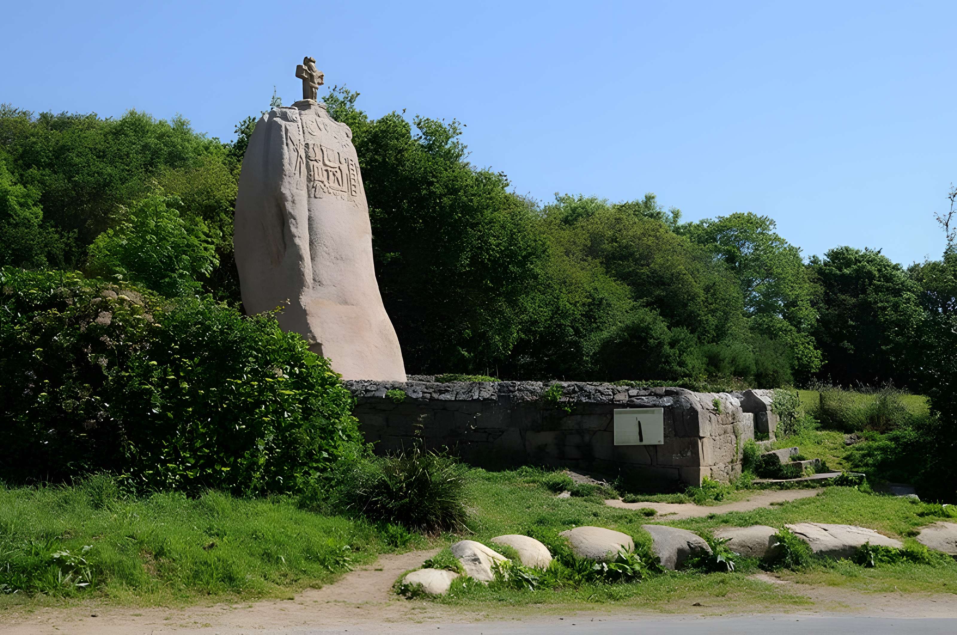 Menhir de Saint-Uzec à Pleumeur-Bodou