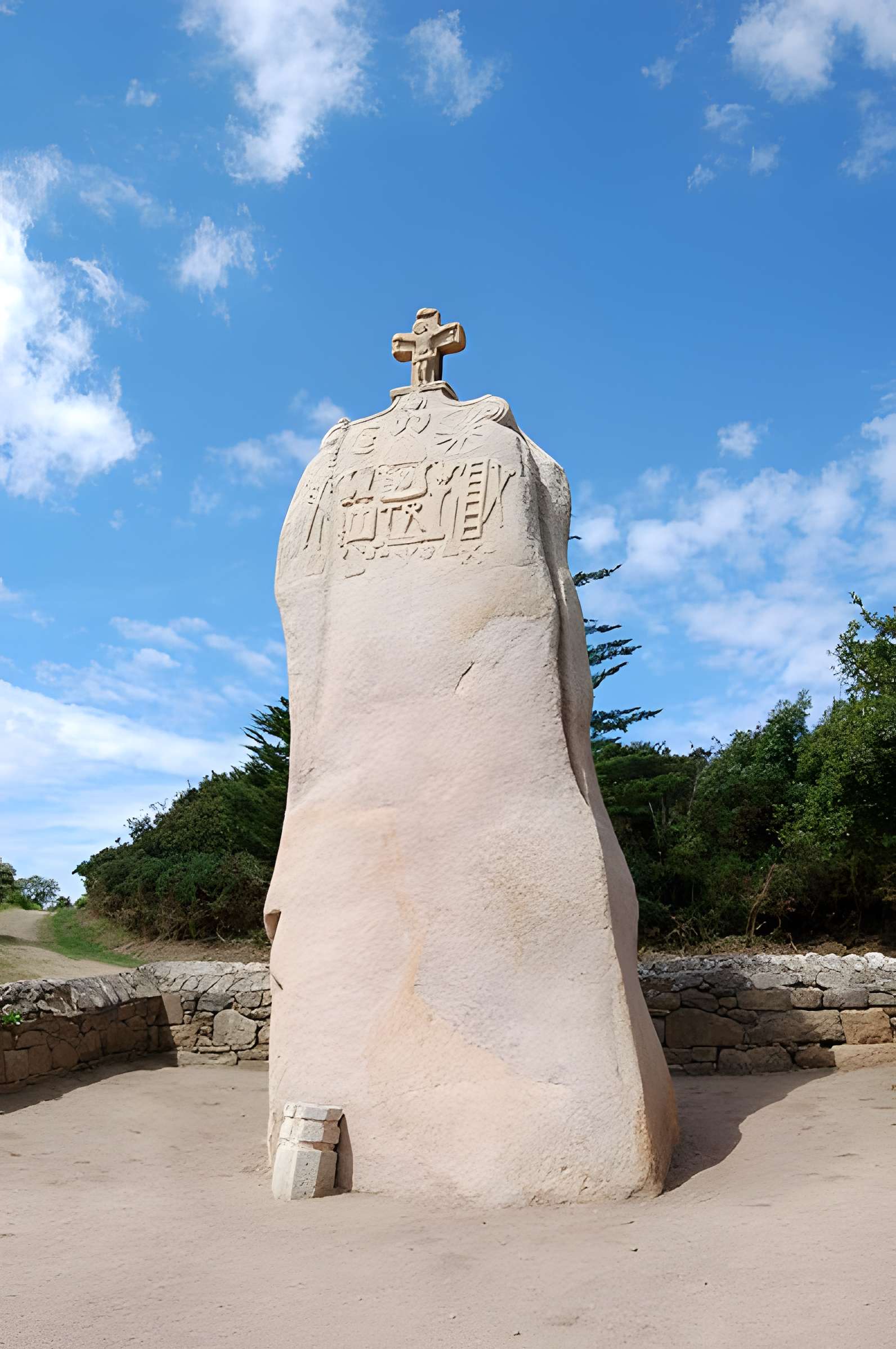 Menhir de Saint-Uzec à Pleumeur-Bodou