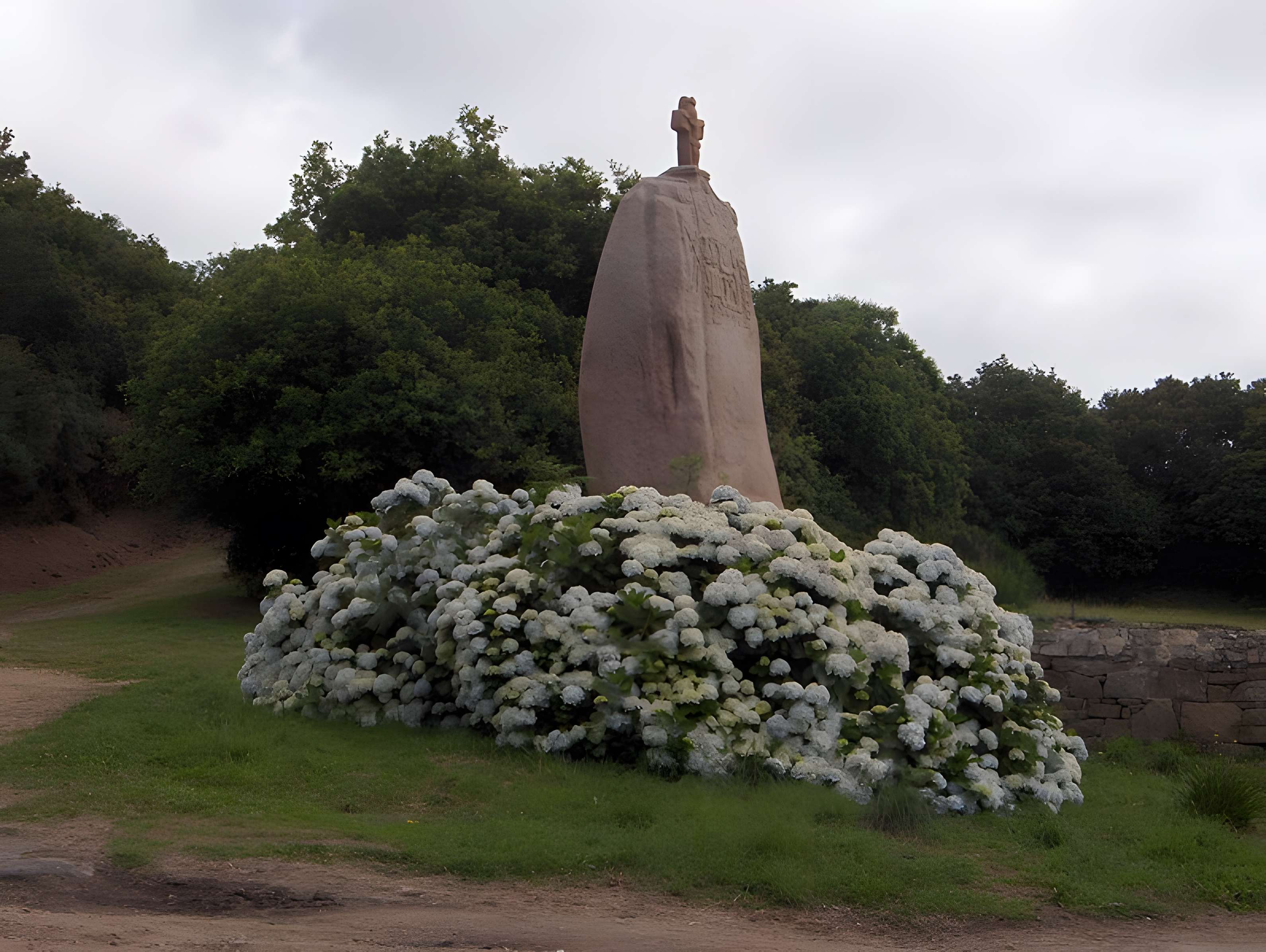 Menhir de Saint-Uzec à Pleumeur-Bodou