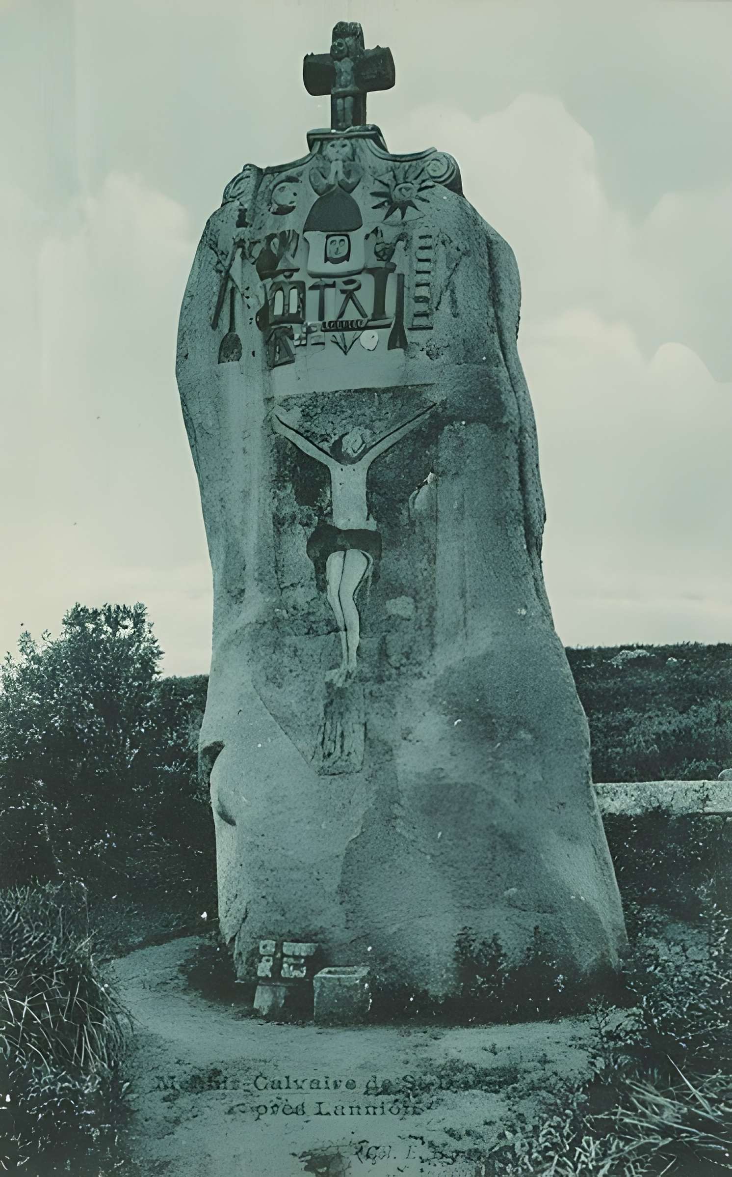 Menhir de Saint-Uzec à Pleumeur-Bodou