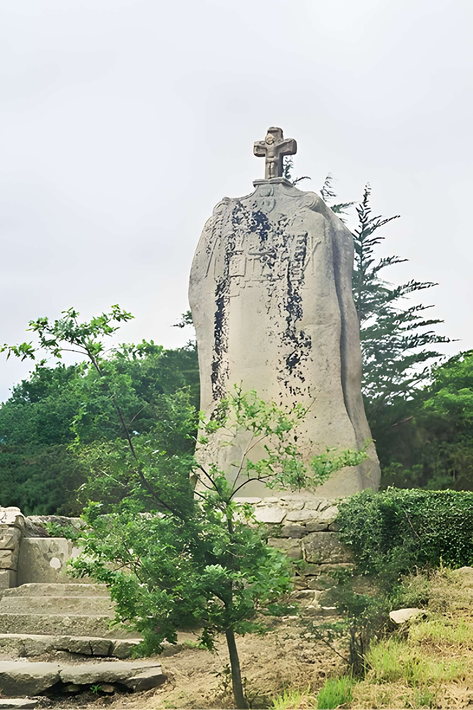 Menhir de Saint-Uzec à Pleumeur-Bodou