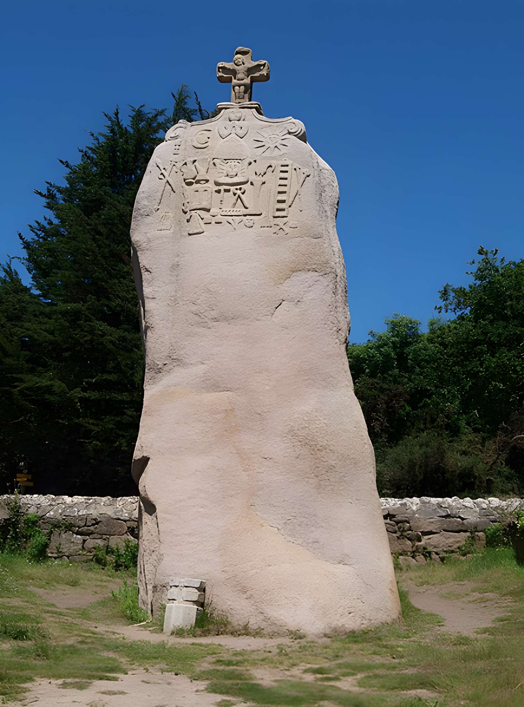 Menhir de Saint-Uzec à Pleumeur-Bodou