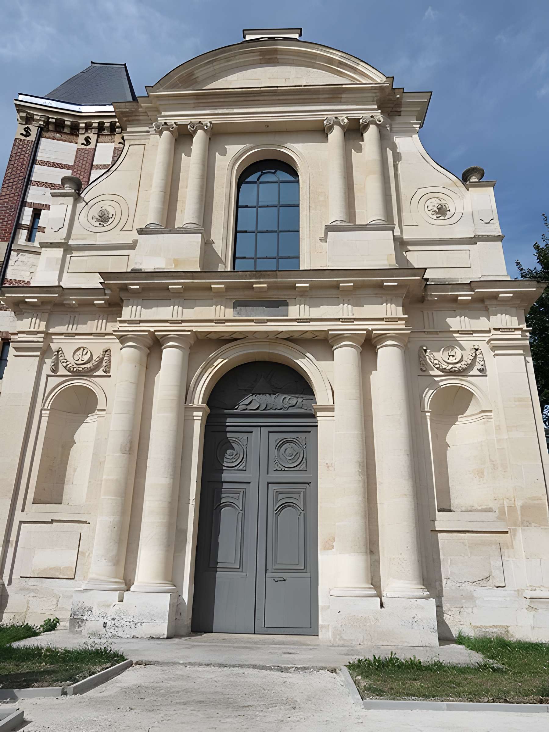 Ancienne chapelle Saint-Yon, dépendant actuellement du C.E.S. Alexis-Carrel