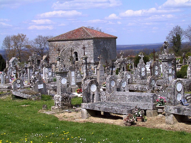 Photo de Chapelle des morts de Montrol-Sénard
