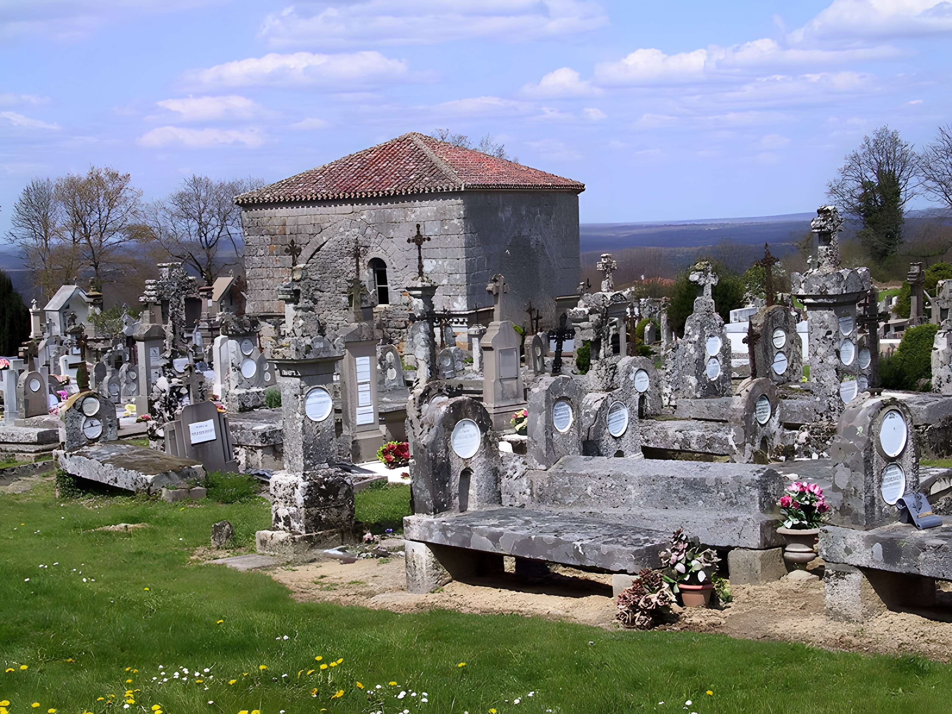 Chapelle des morts de Montrol-Sénard 