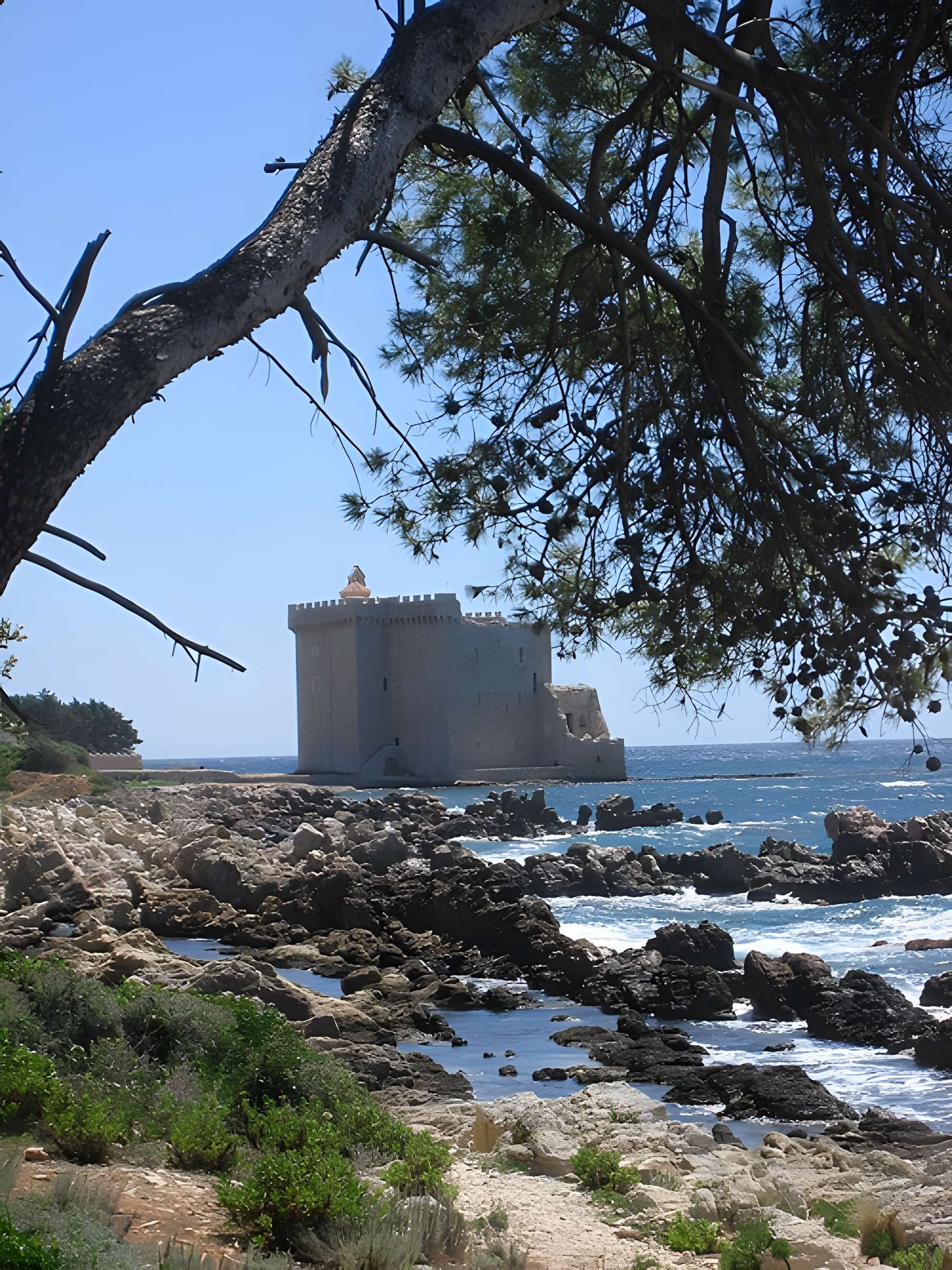 Château fort ou ancien monastère de Lérins