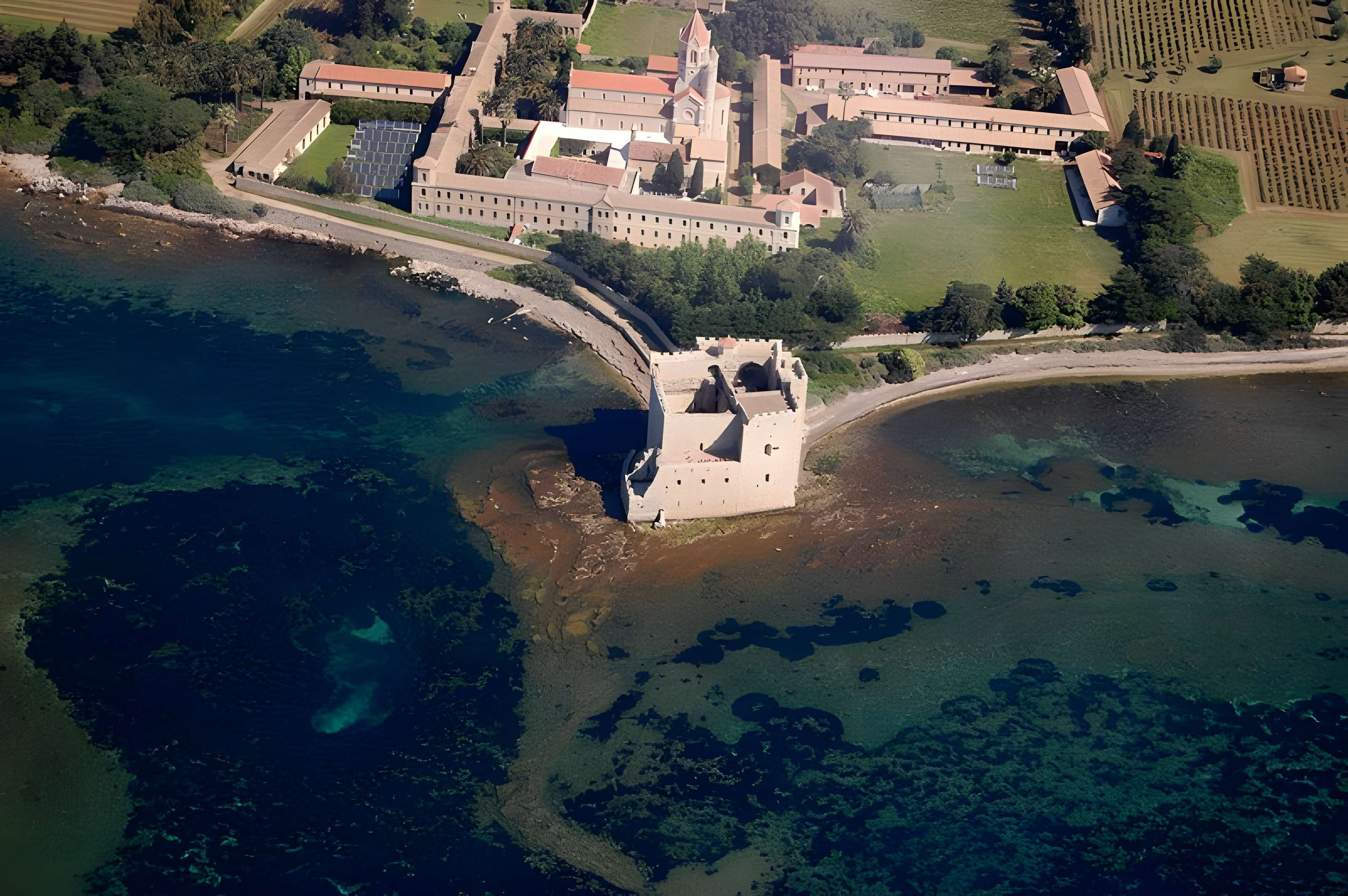 Château fort ou ancien monastère de Lérins