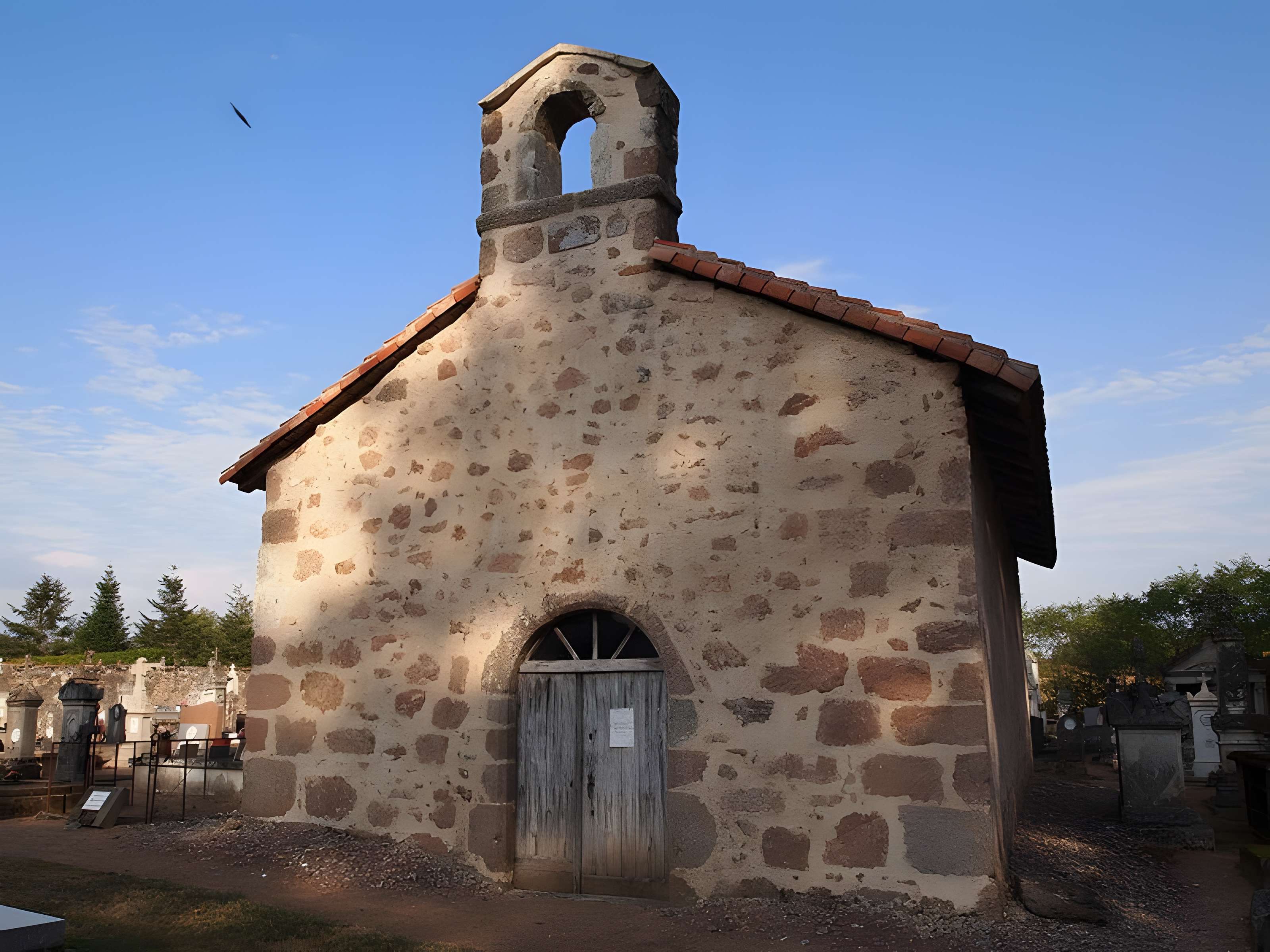 Chapelle du cimetière de Chirac 