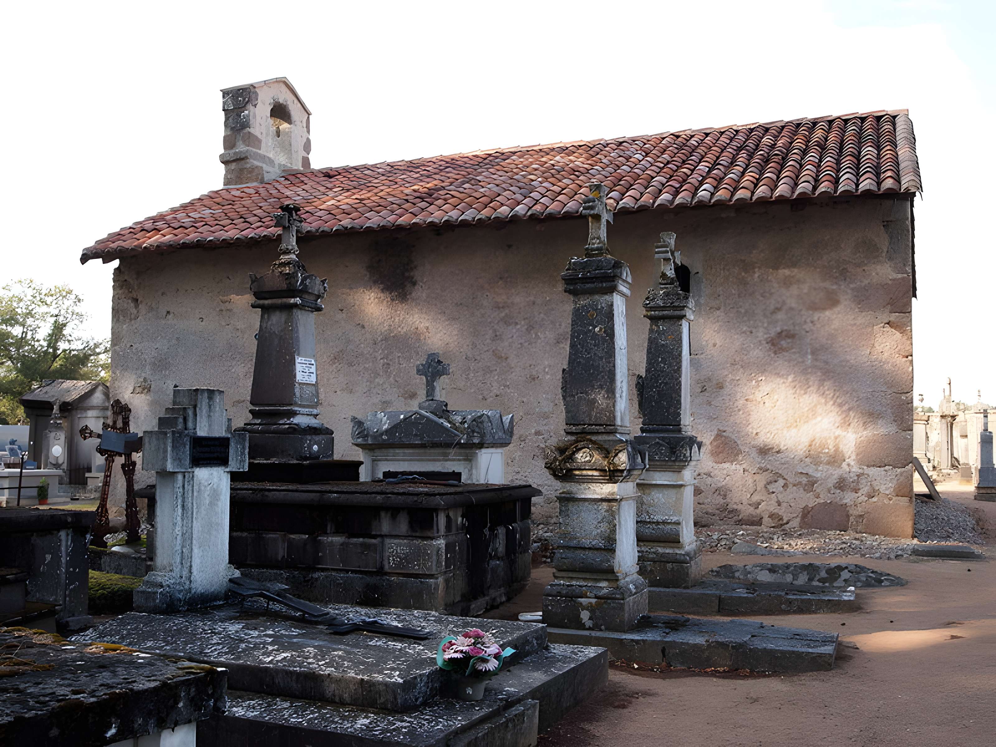 Chapelle du cimetière de Chirac