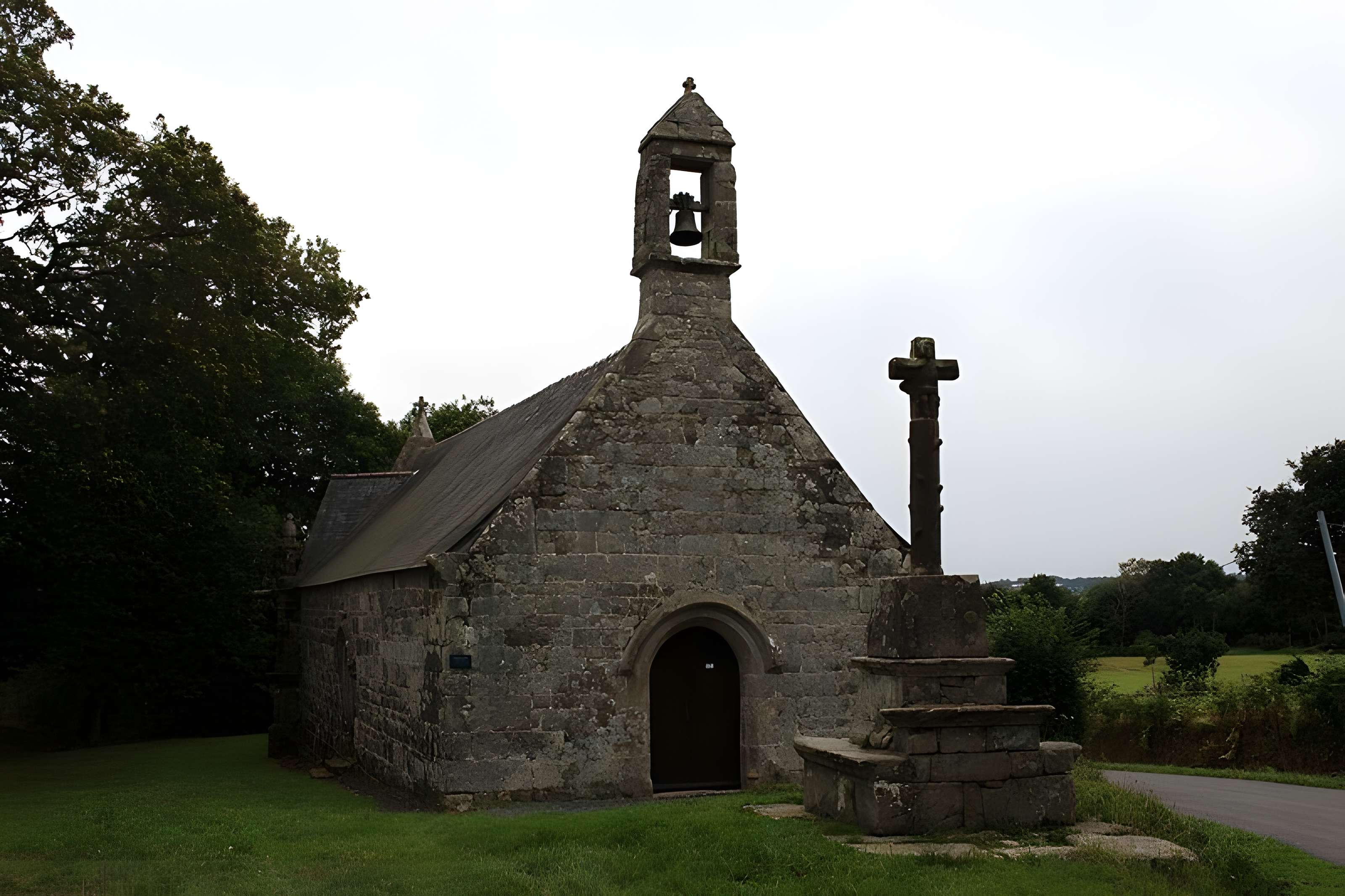 Chapelle et croix de la Trinité 