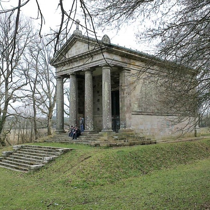 Photo de Chapelle expiatoire du Champ-des-Martyrs à Brech