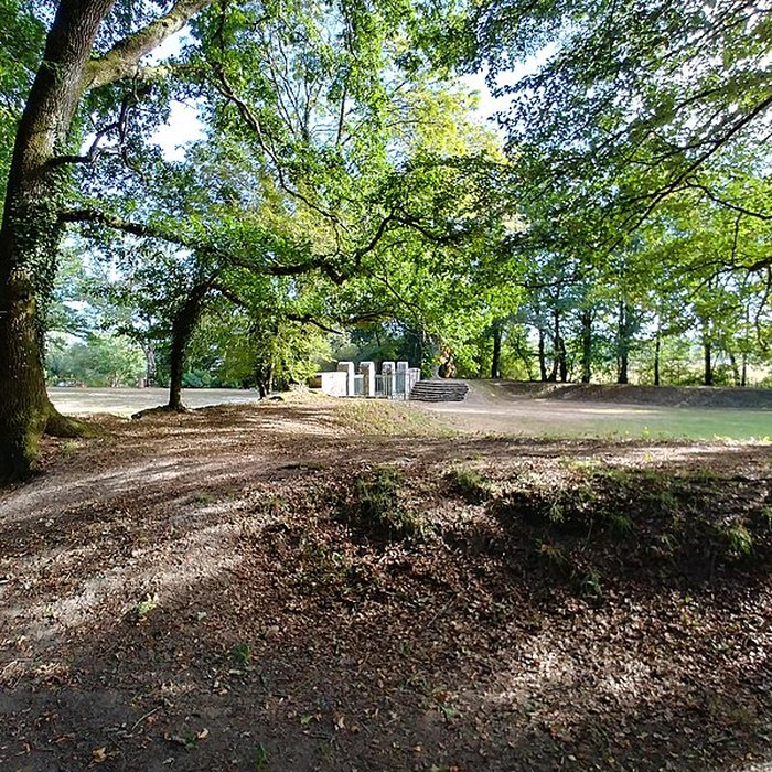 Photo de Chapelle expiatoire du Champ-des-Martyrs à Brech