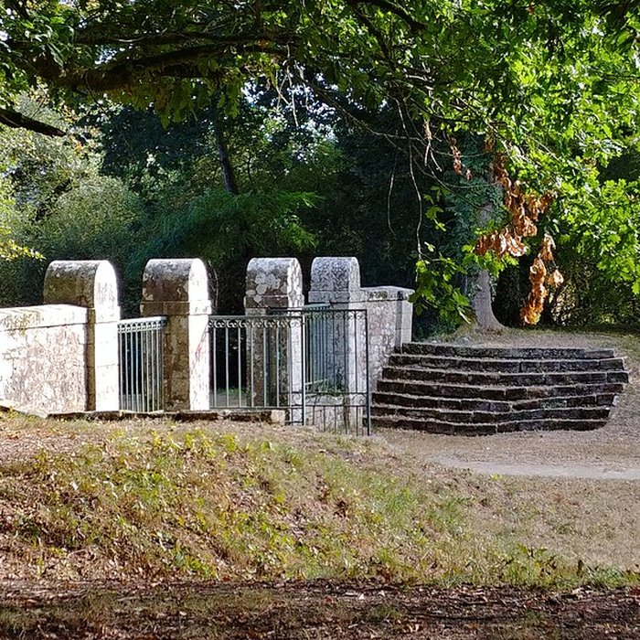 Photo de Chapelle expiatoire du Champ-des-Martyrs à Brech