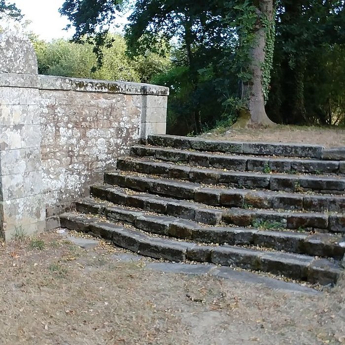 Photo de Chapelle expiatoire du Champ-des-Martyrs à Brech