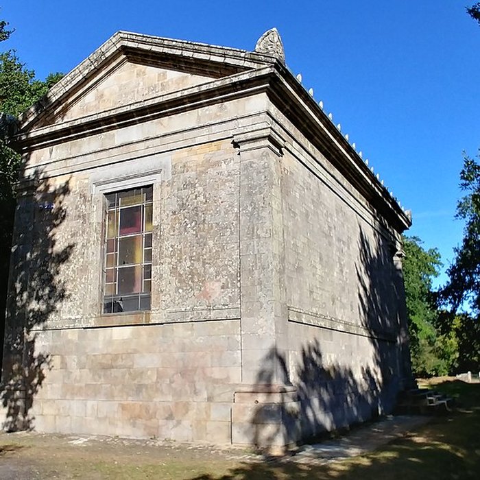 Photo de Chapelle expiatoire du Champ-des-Martyrs à Brech