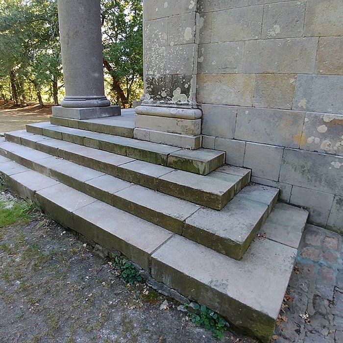 Photo de Chapelle expiatoire du Champ-des-Martyrs à Brech