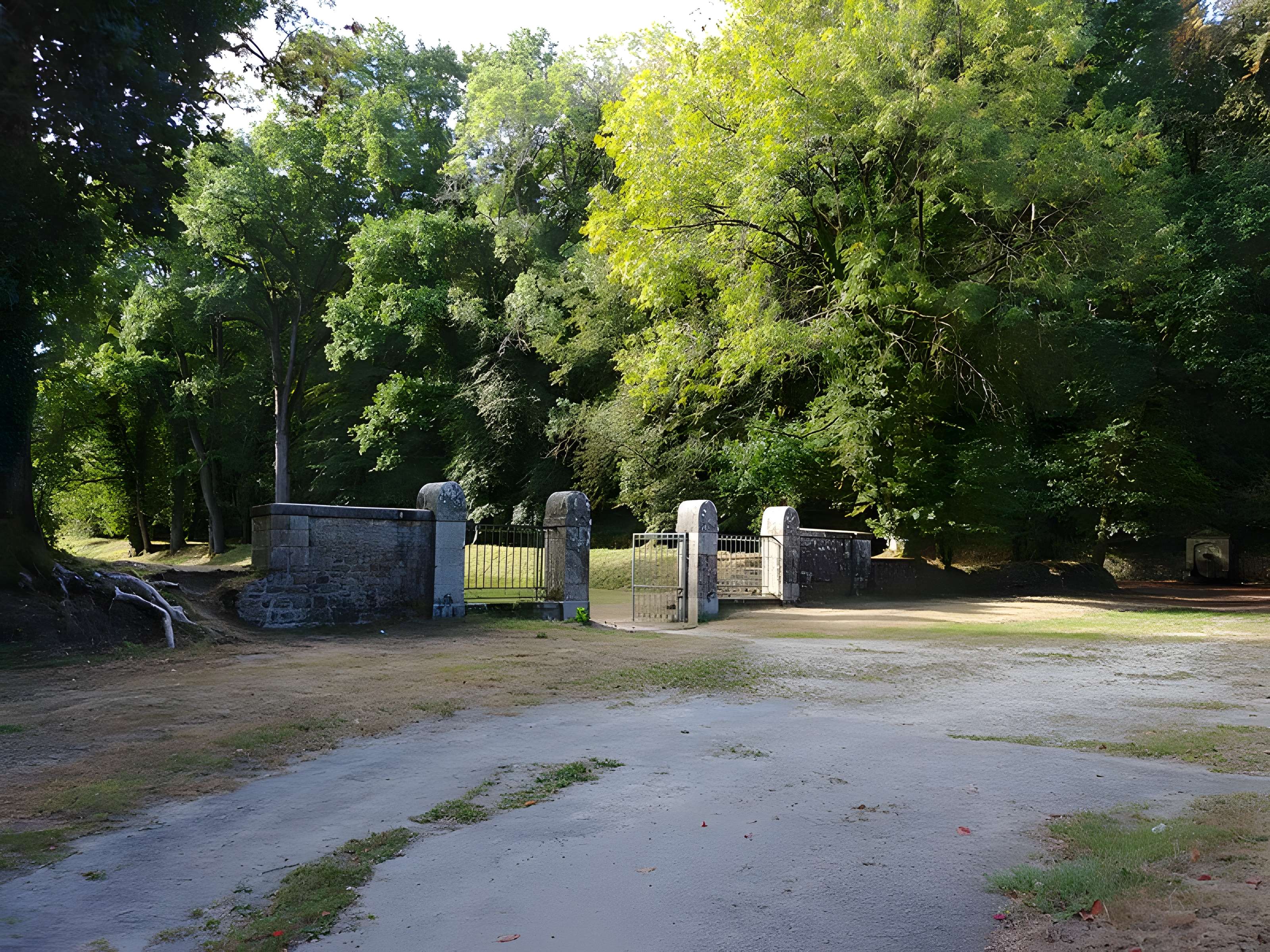Chapelle expiatoire du Champ-des-Martyrs à Brech
