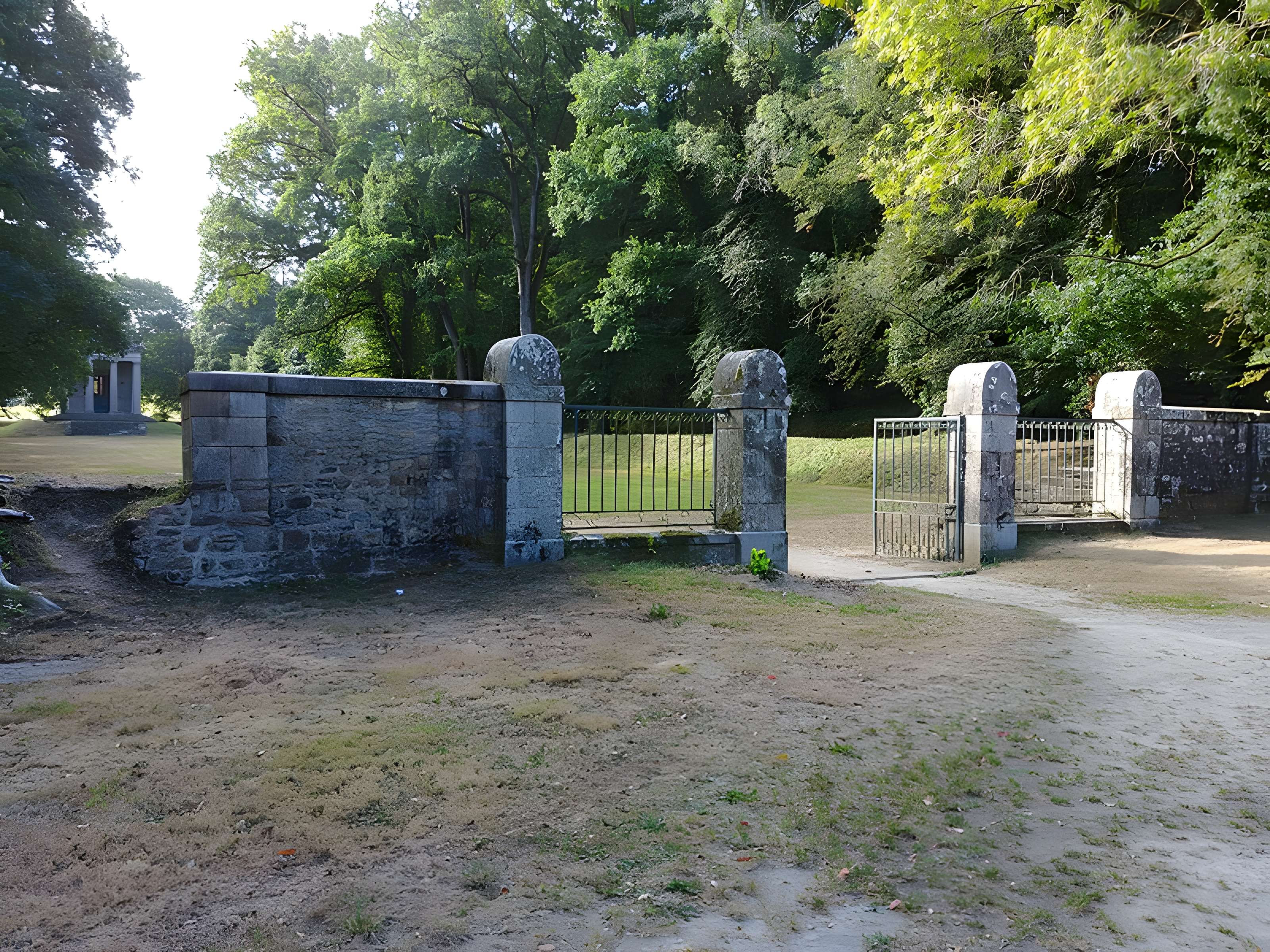 Chapelle expiatoire du Champ-des-Martyrs à Brech